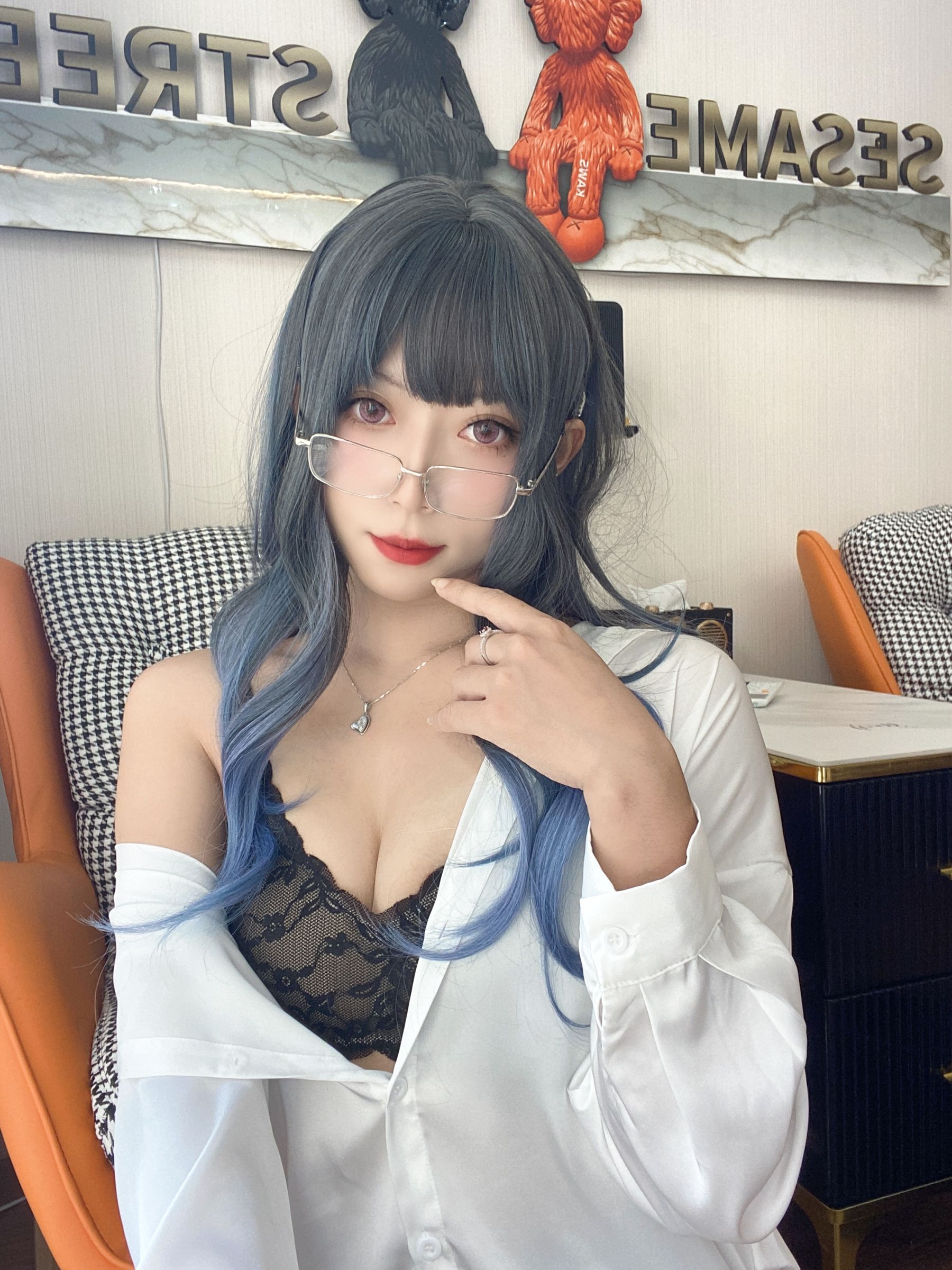 [福利COS] 动漫博主Money冷冷 - 白衬衫