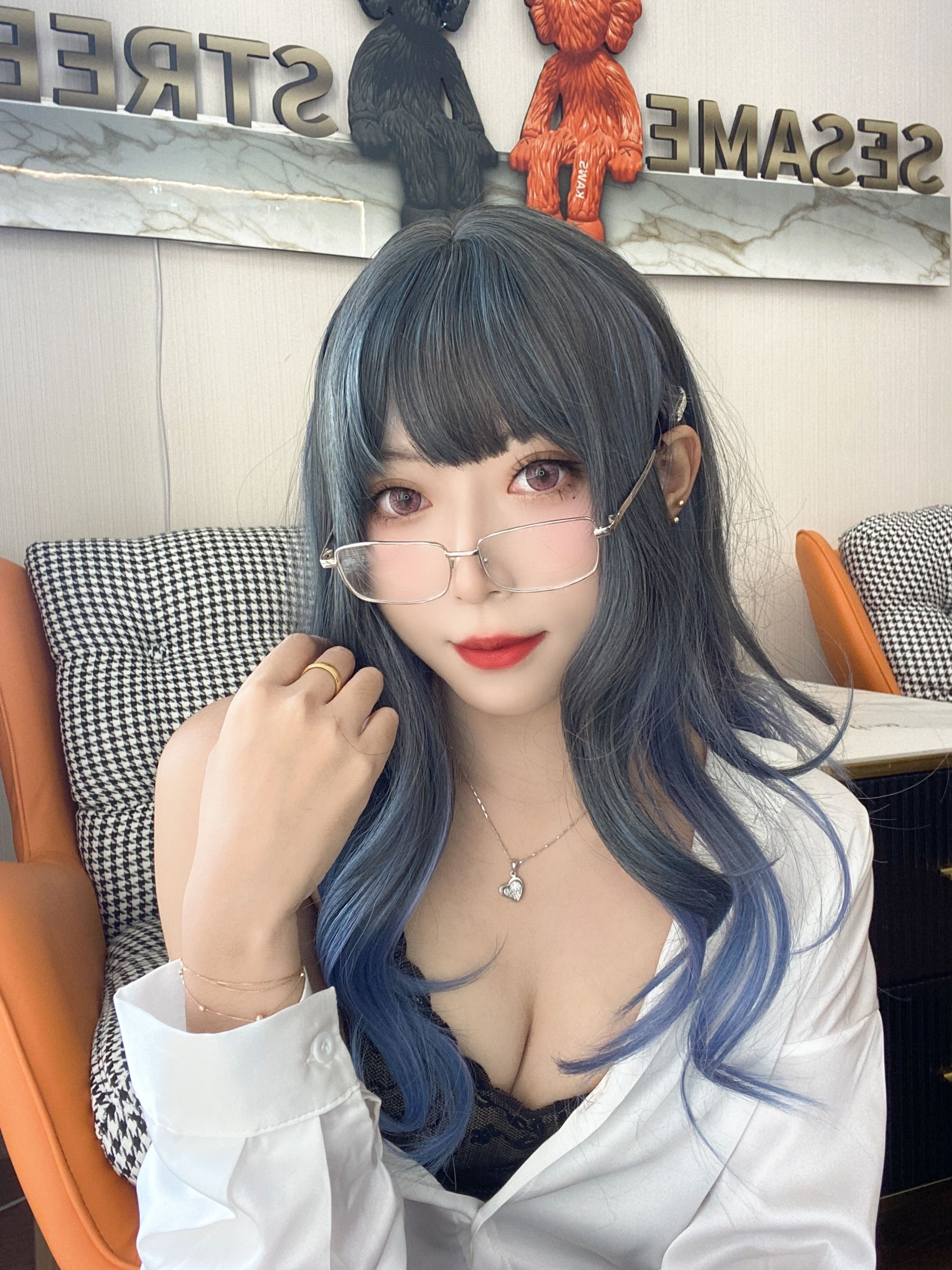 [福利COS] 动漫博主Money冷冷 - 白衬衫