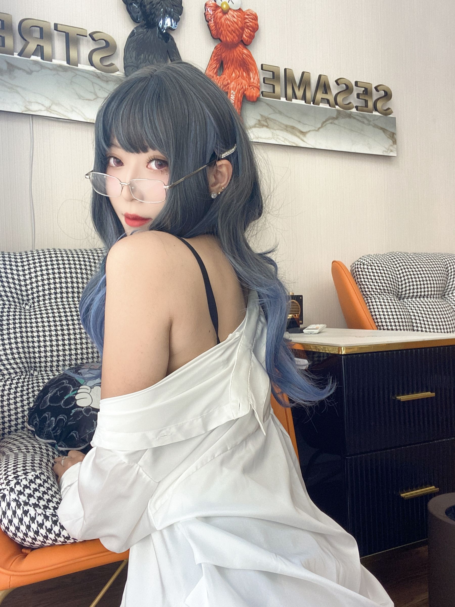 [福利COS] 动漫博主Money冷冷 - 白衬衫