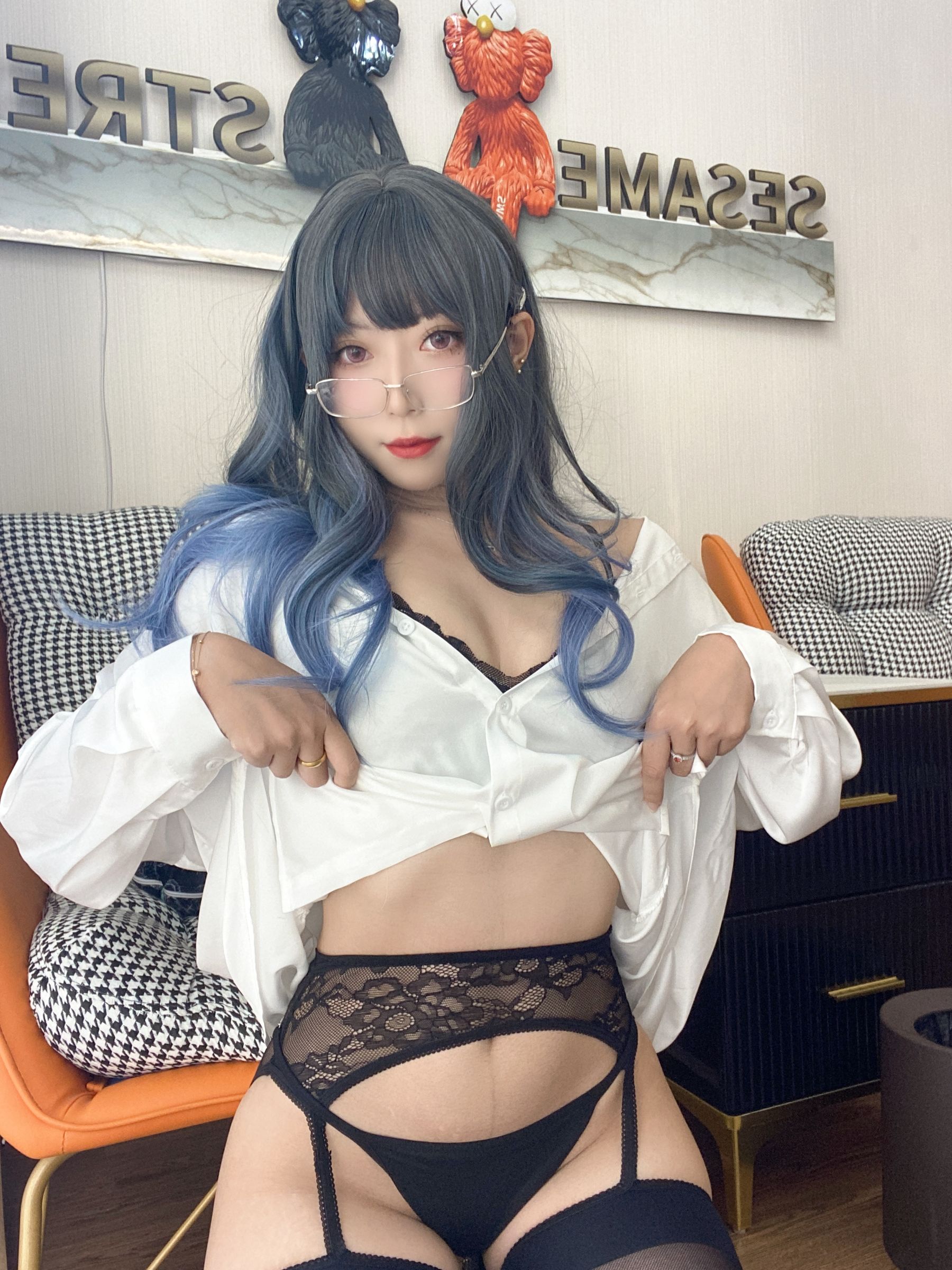[福利COS] 动漫博主Money冷冷 - 白衬衫