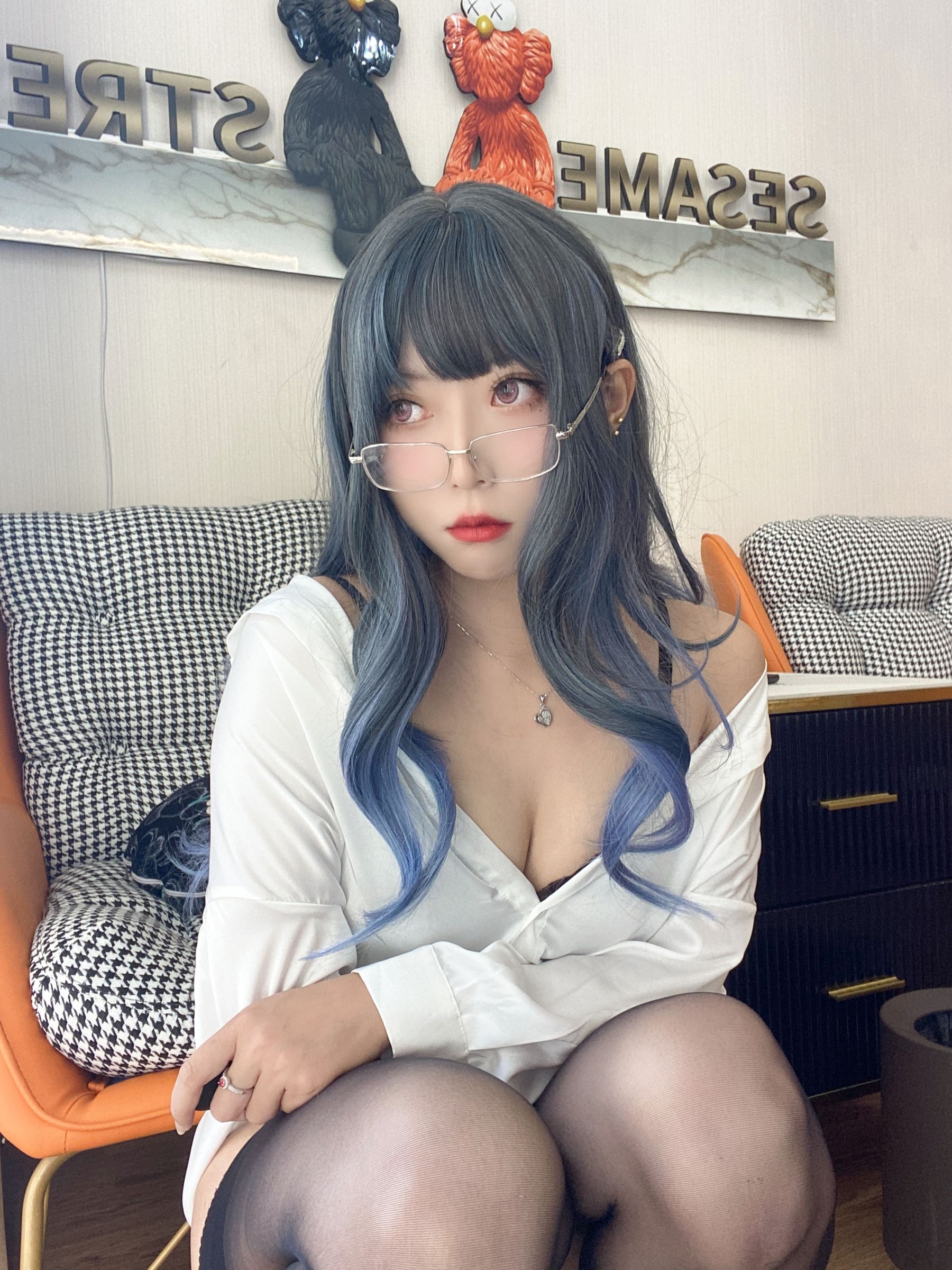 [福利COS] 动漫博主Money冷冷 - 白衬衫
