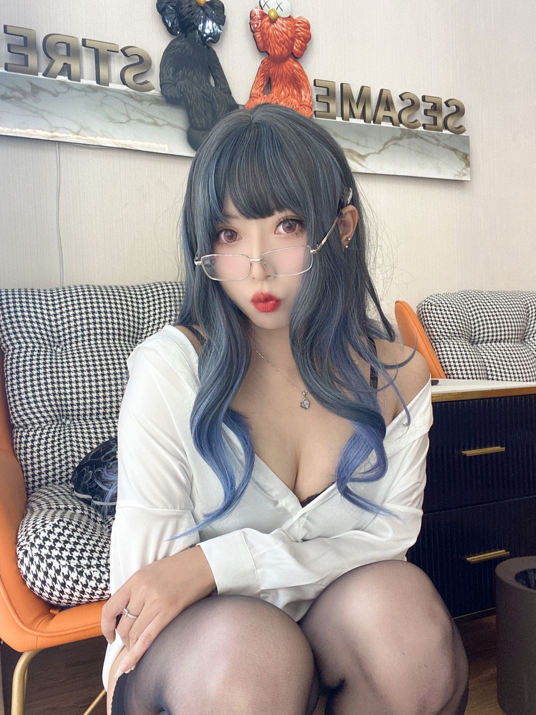 [福利COS] 动漫博主Money冷冷 - 白衬衫