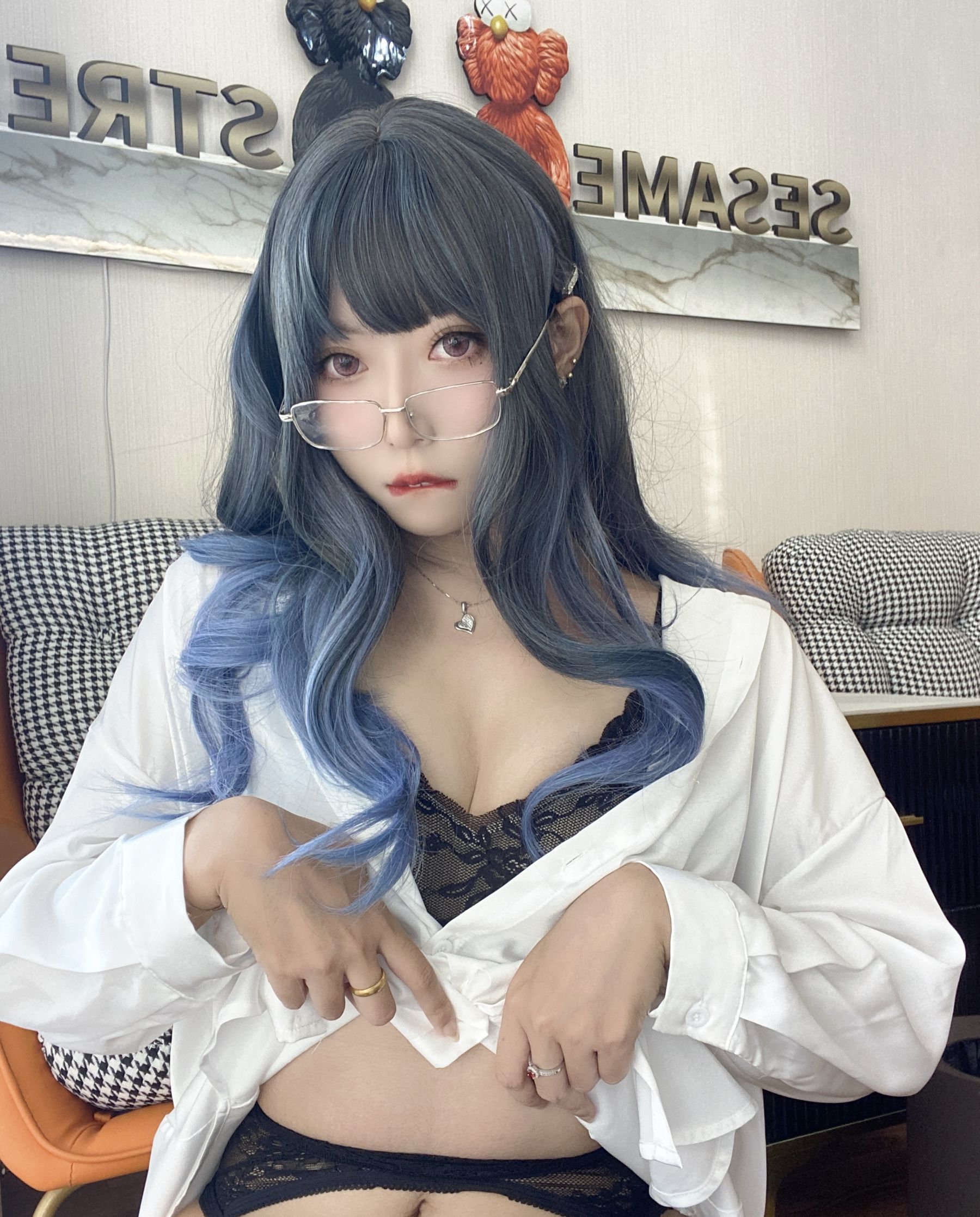 [福利COS] 动漫博主Money冷冷 - 白衬衫