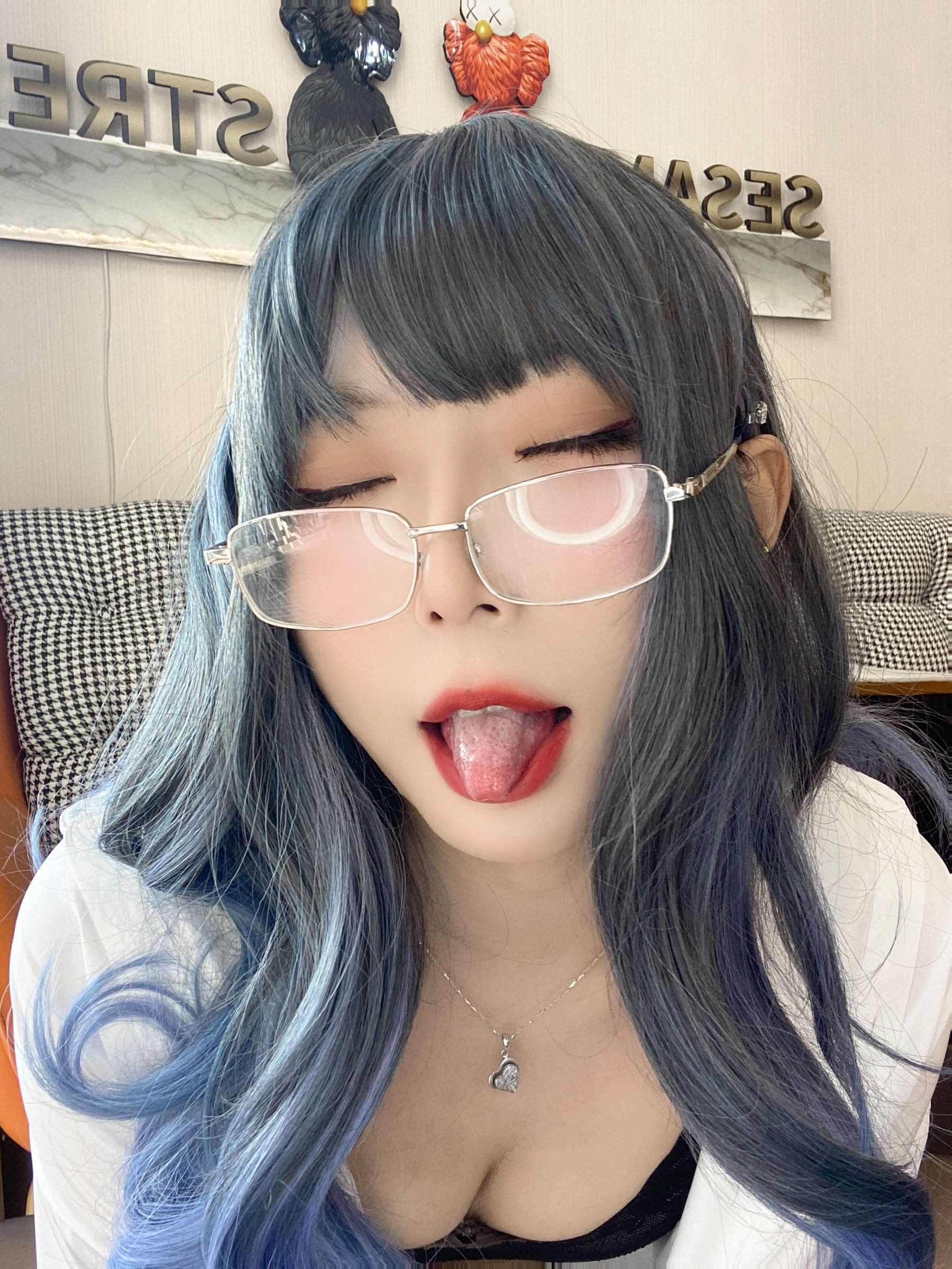 [福利COS] 动漫博主Money冷冷 - 白衬衫