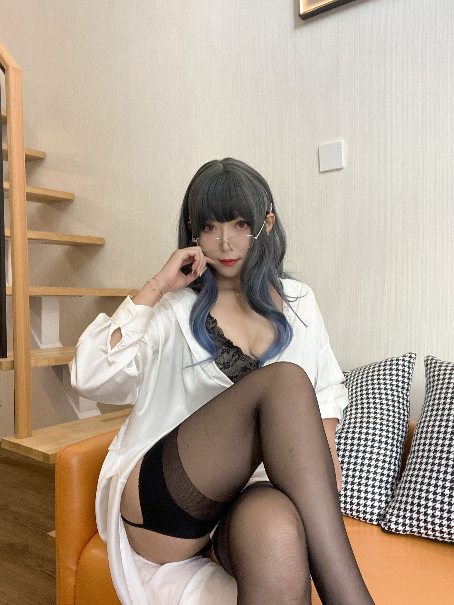 [福利COS] 动漫博主Money冷冷 - 白衬衫