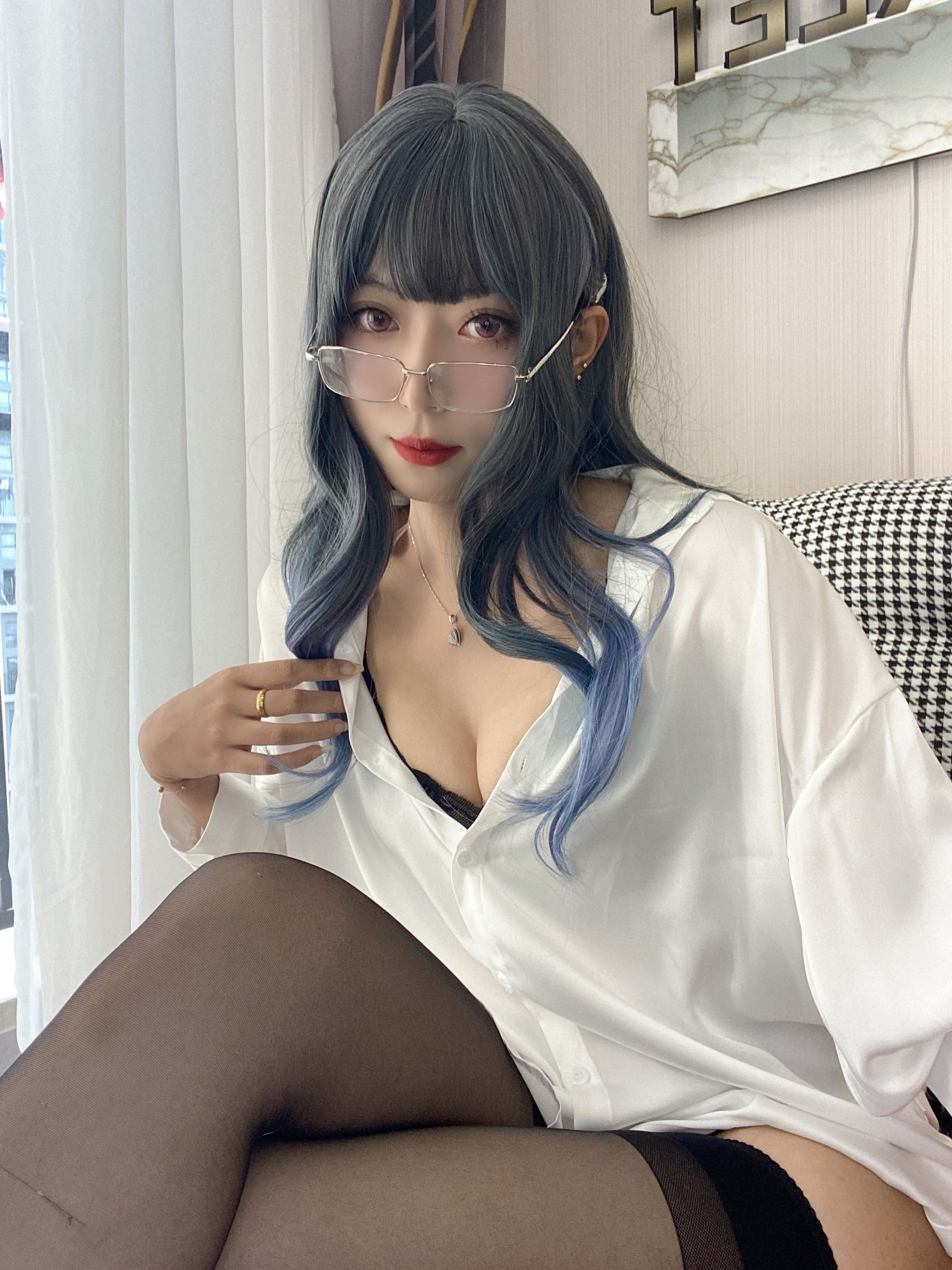 [福利COS] 动漫博主Money冷冷 - 白衬衫
