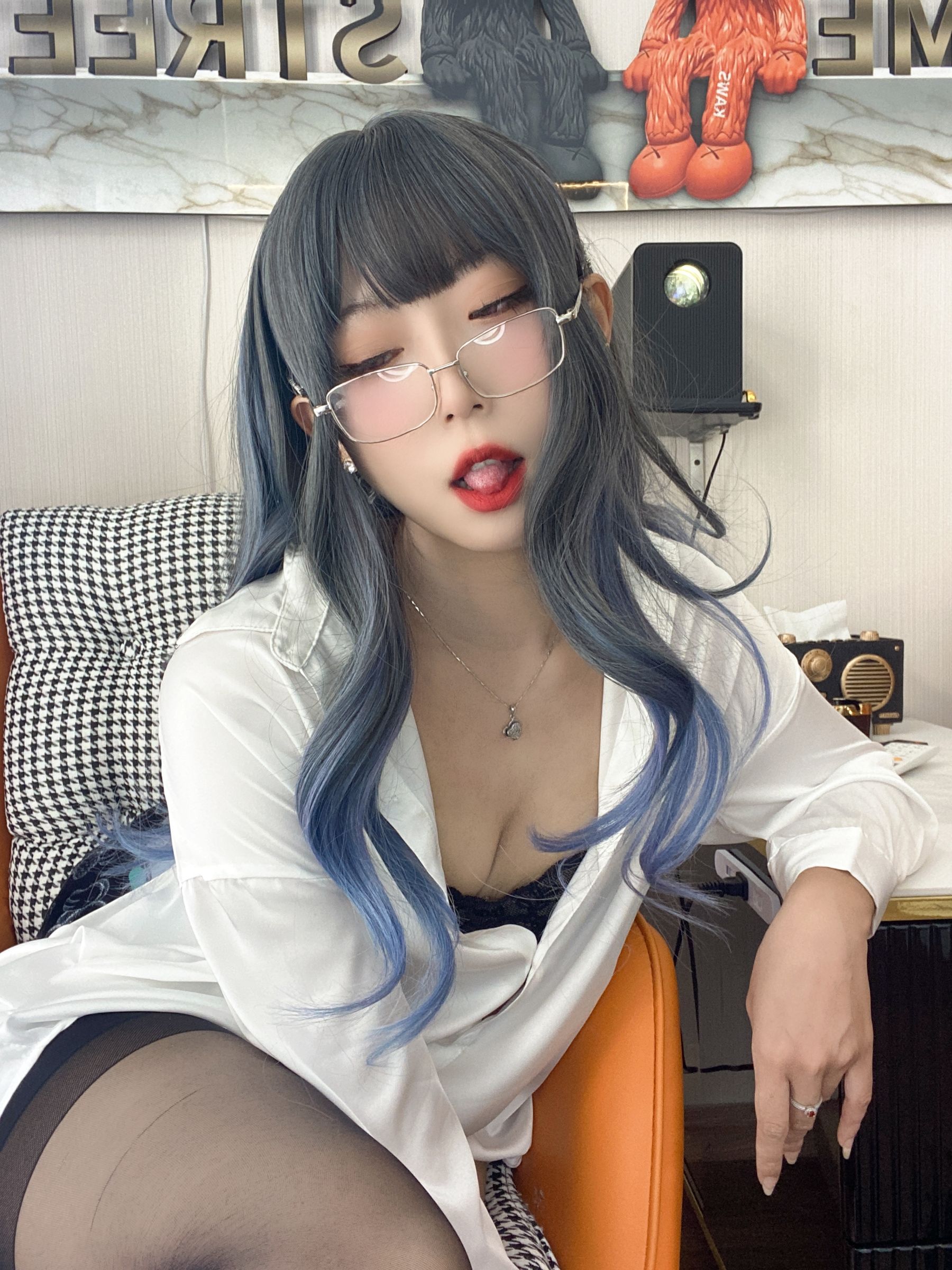 [福利COS] 动漫博主Money冷冷 - 白衬衫