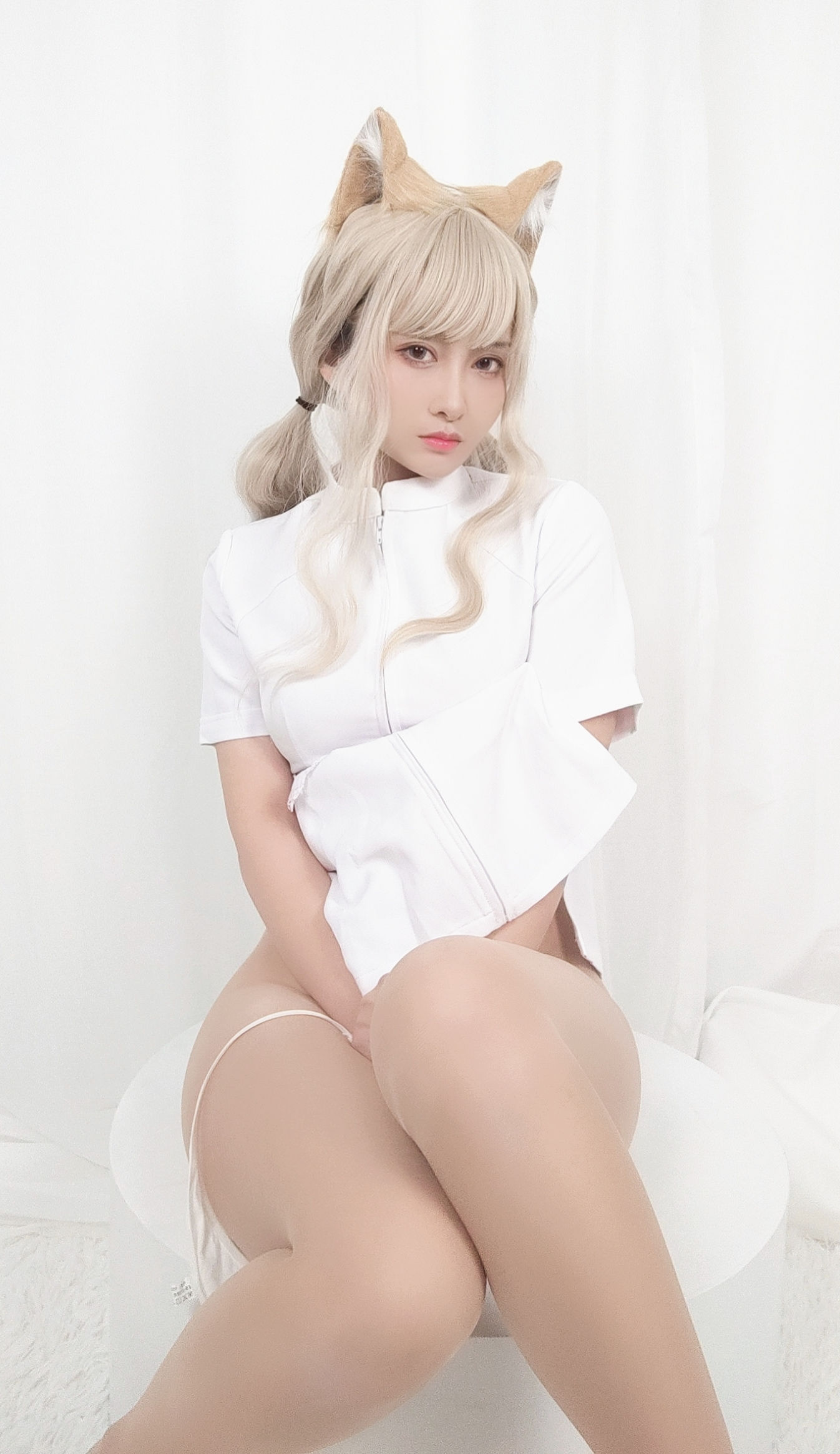 [福利COS] 动漫博主洛璃LoLiSAMA - 橘猫护士