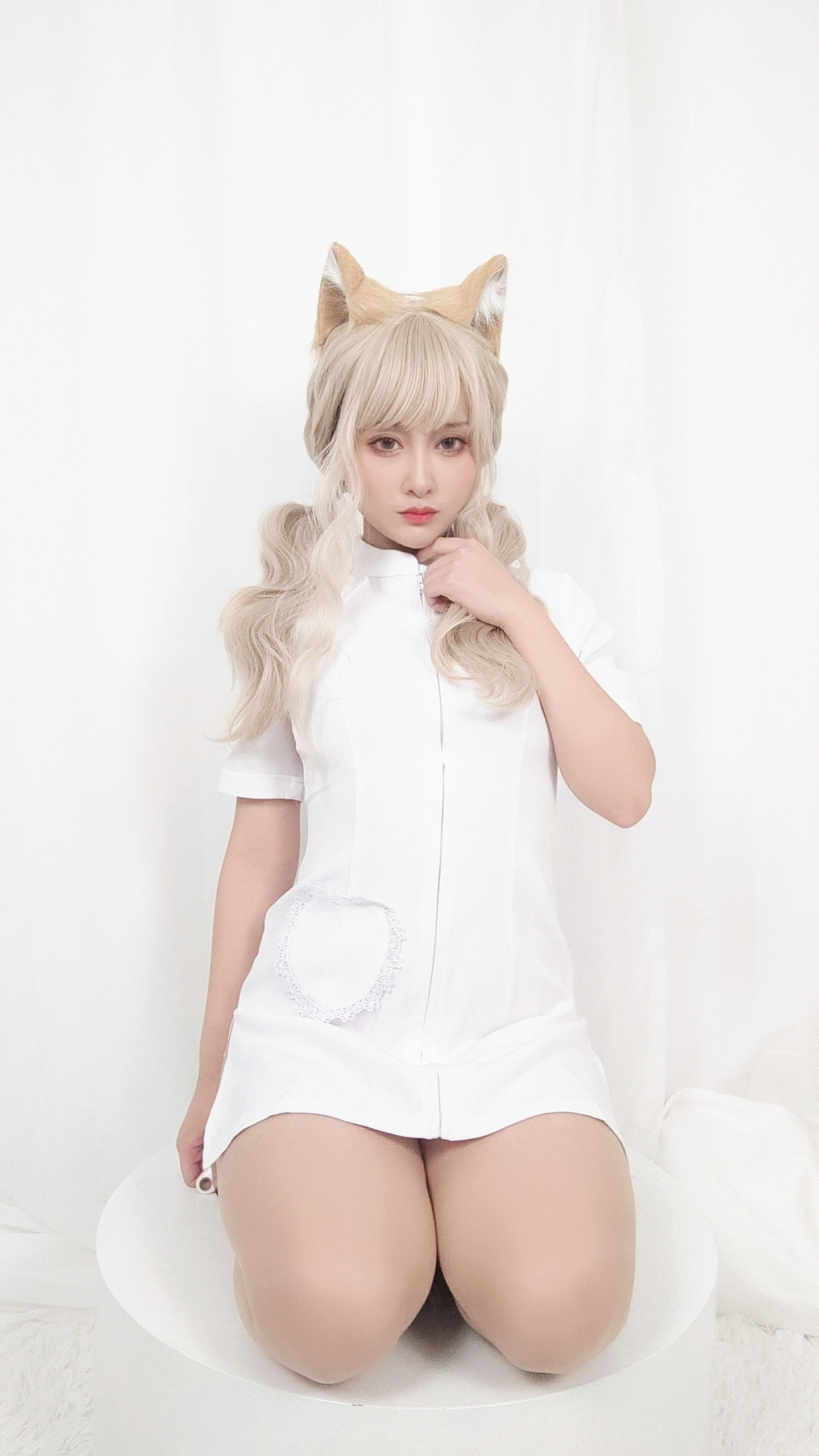 [福利COS] 动漫博主洛璃LoLiSAMA - 橘猫护士