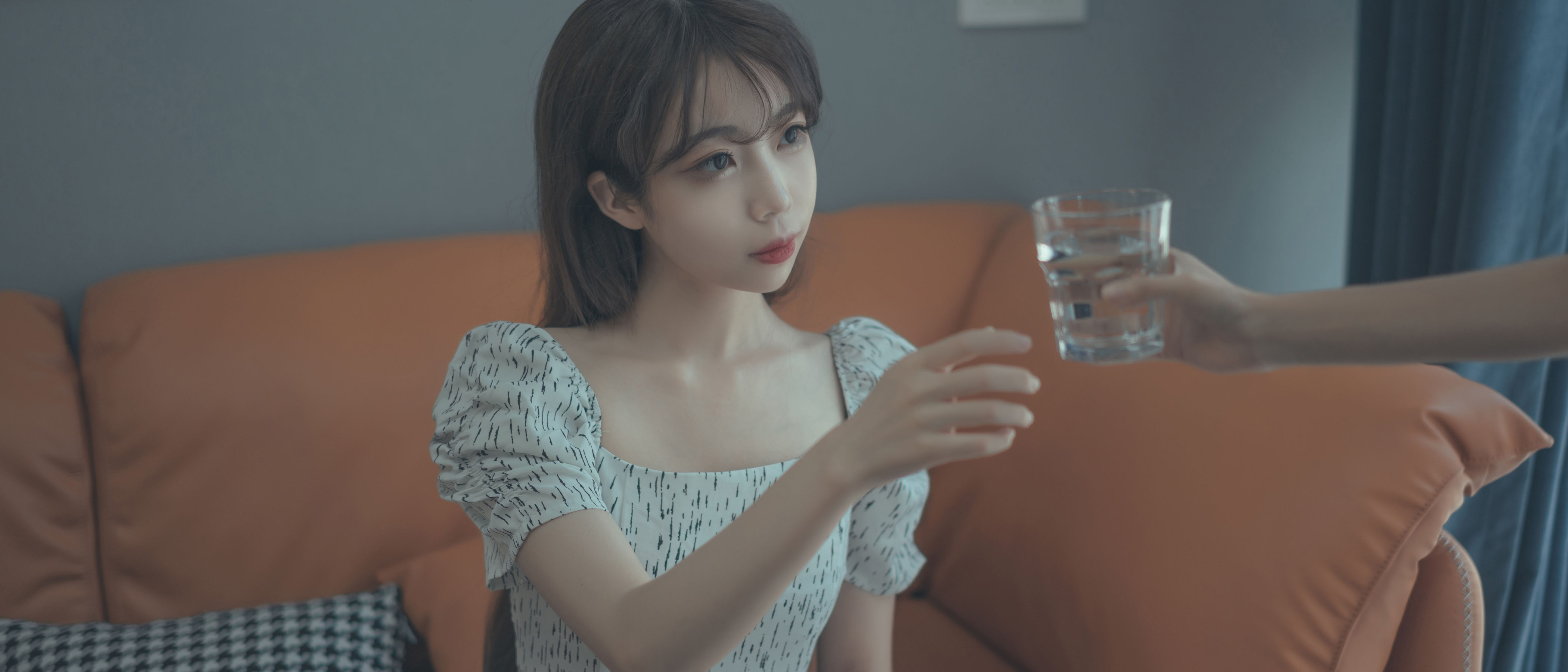 [福利COS] 杏仁曲奇 - 反差表姐