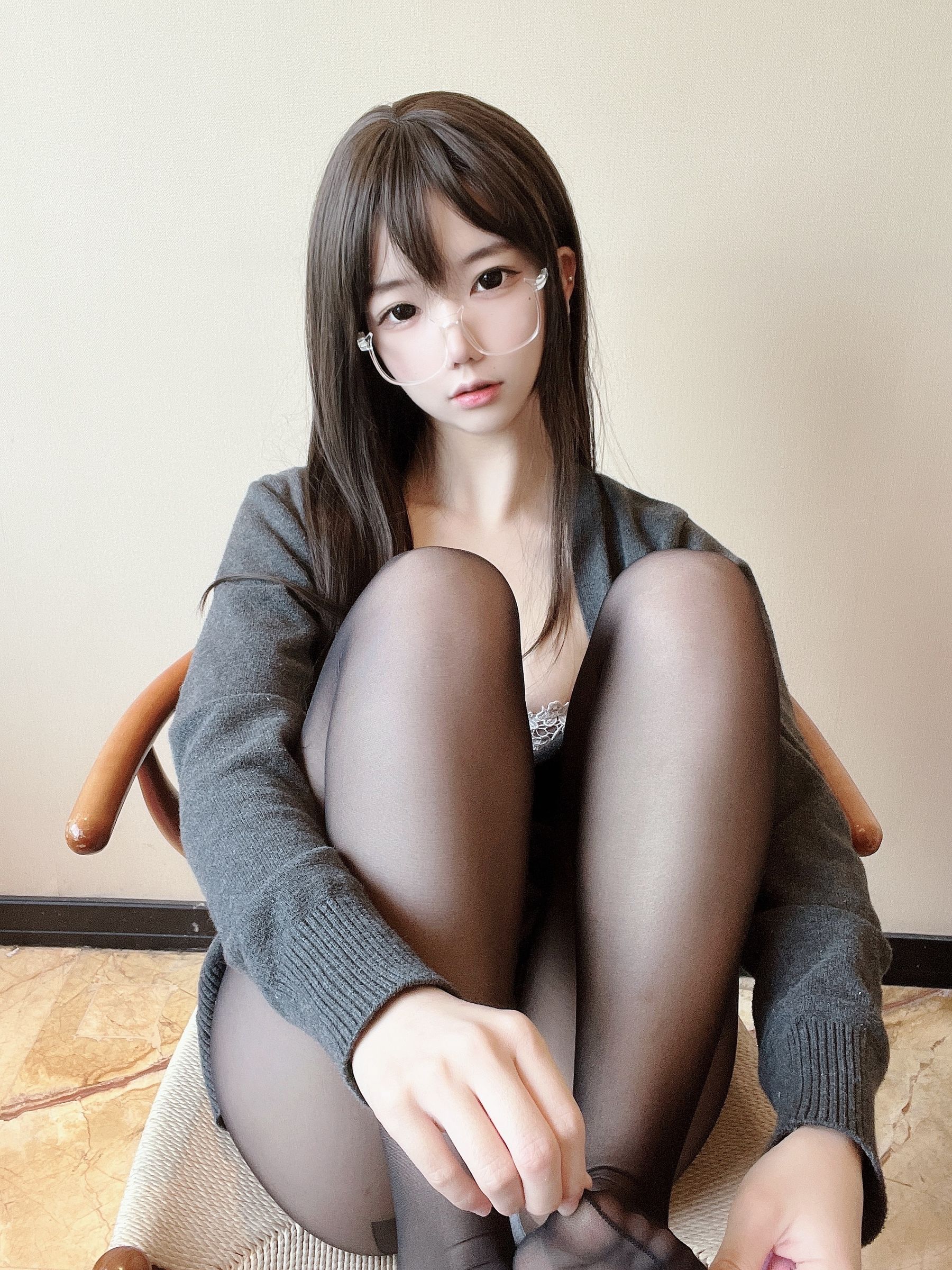 [福利COS] 莉犬酱 - 黑丝白蕾丝