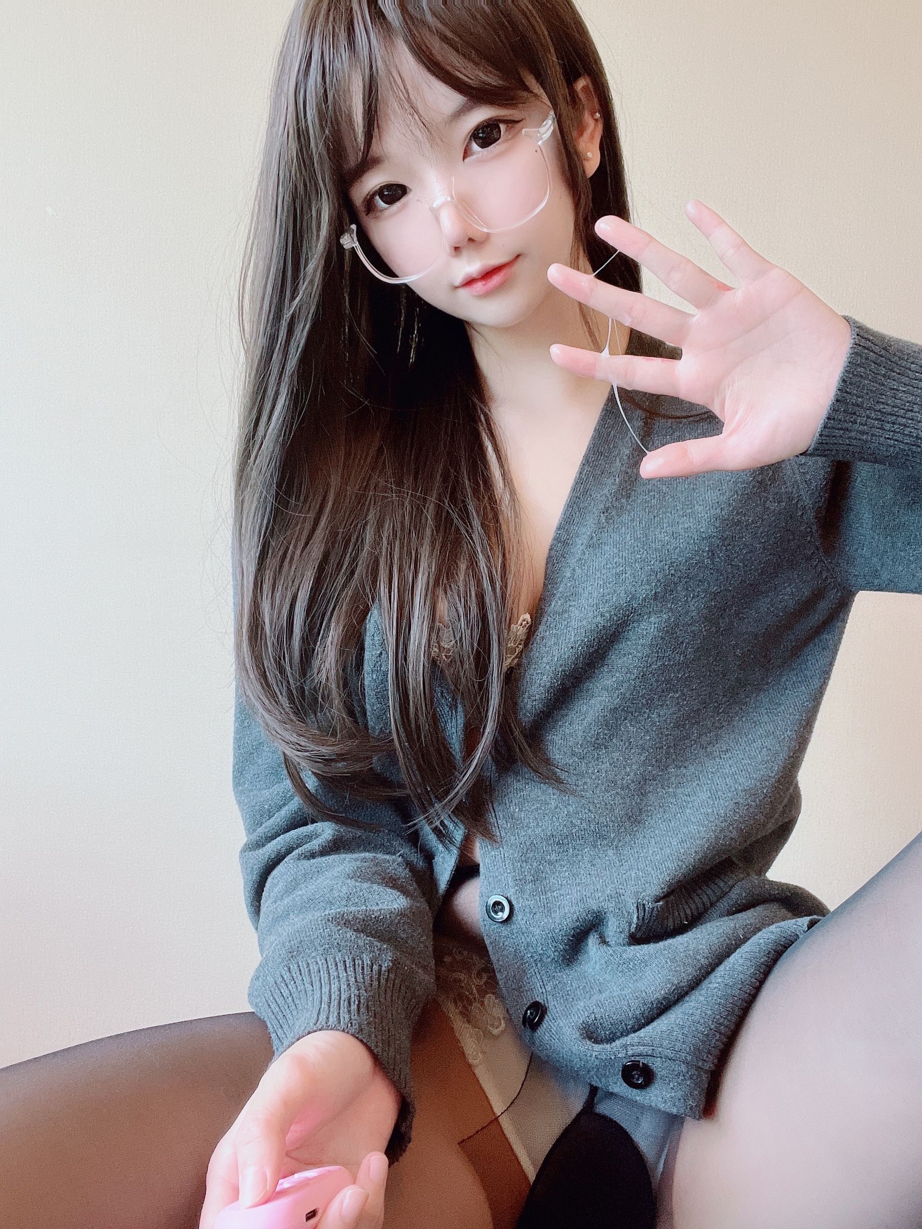 [福利COS] 莉犬酱 - 黑丝白蕾丝