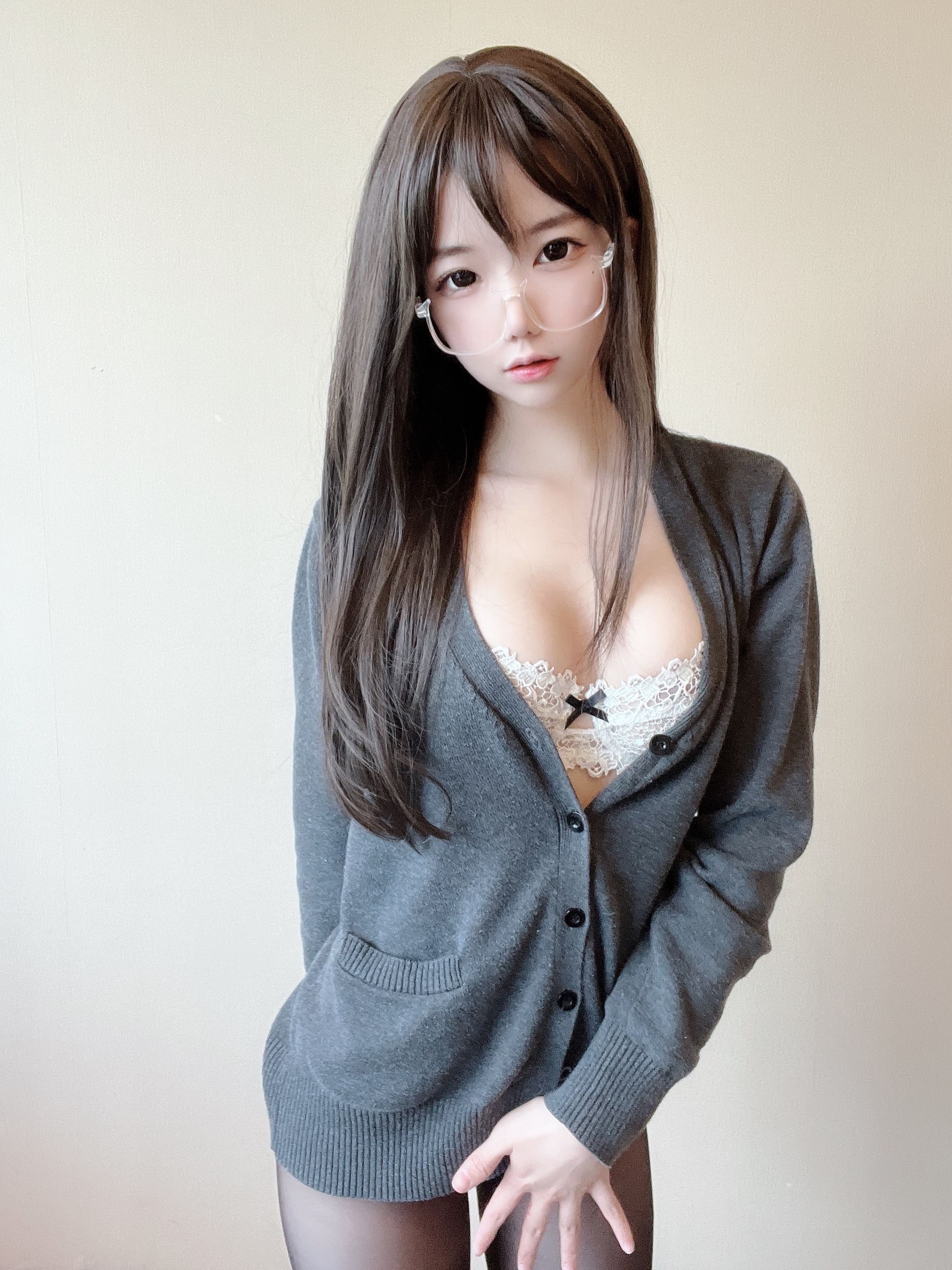[福利COS] 莉犬酱 - 黑丝白蕾丝
