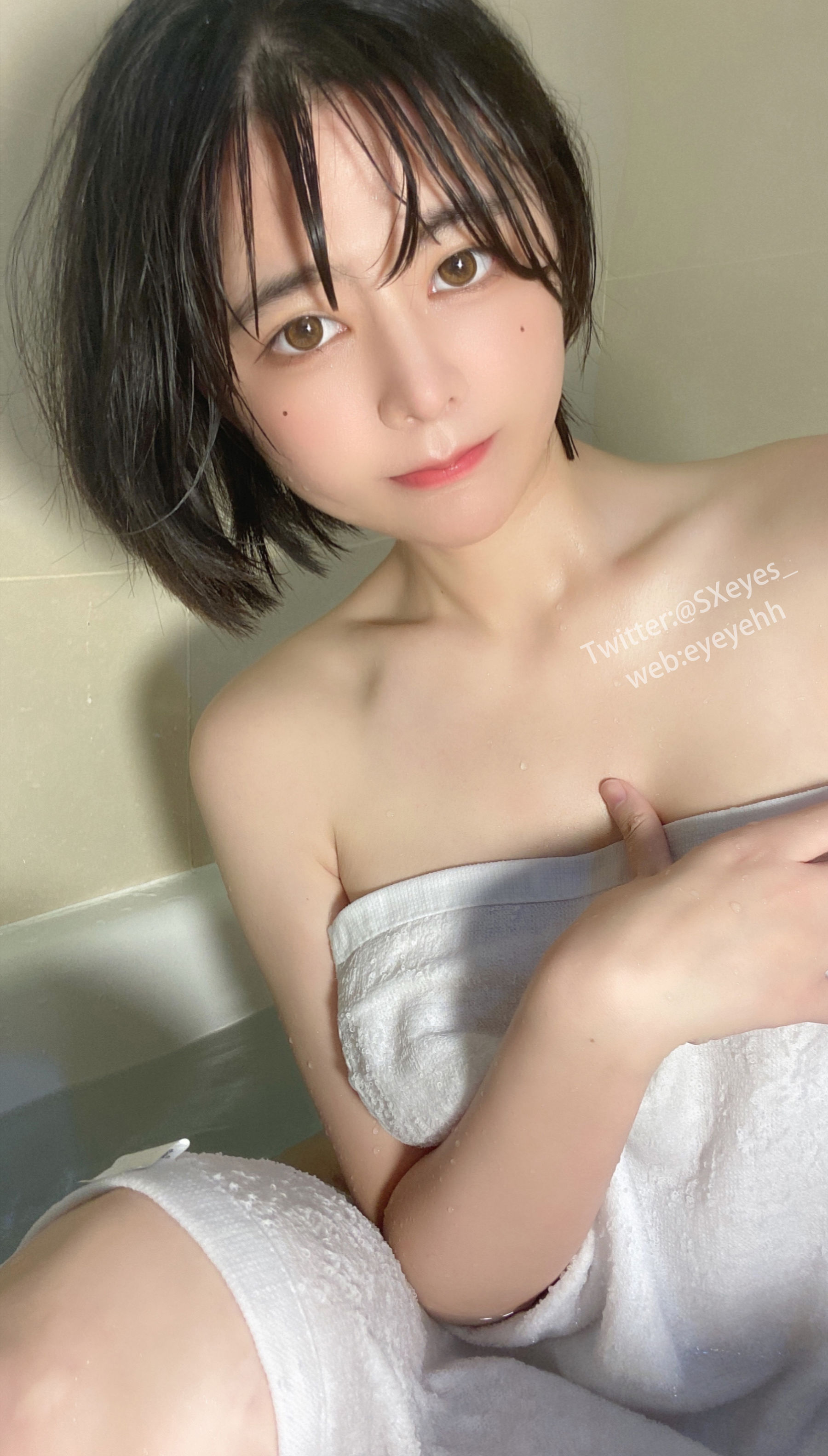 [福利COS] 萌妹子眼酱大魔王w - 风吕に入る