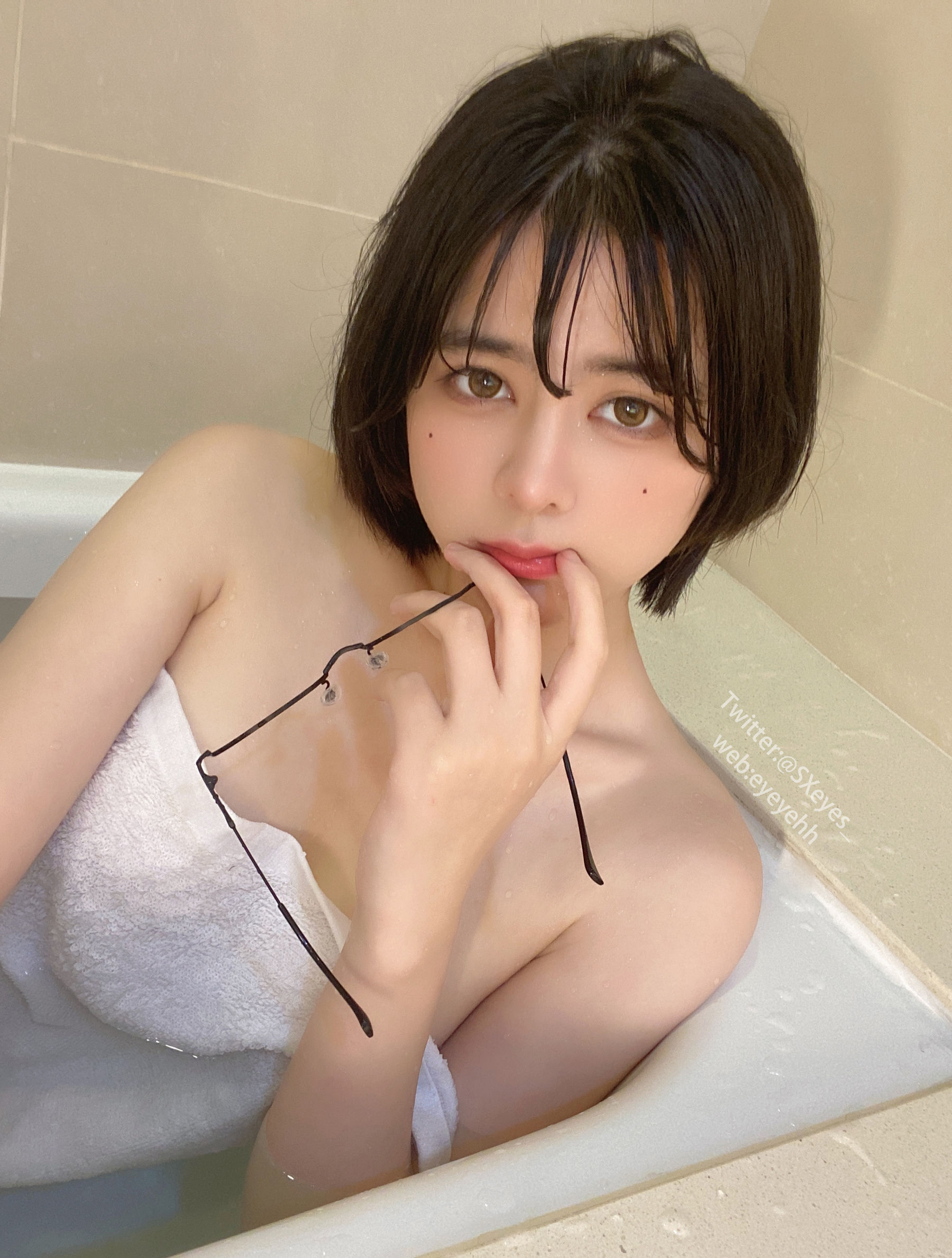 [福利COS] 萌妹子眼酱大魔王w - 风吕に入る