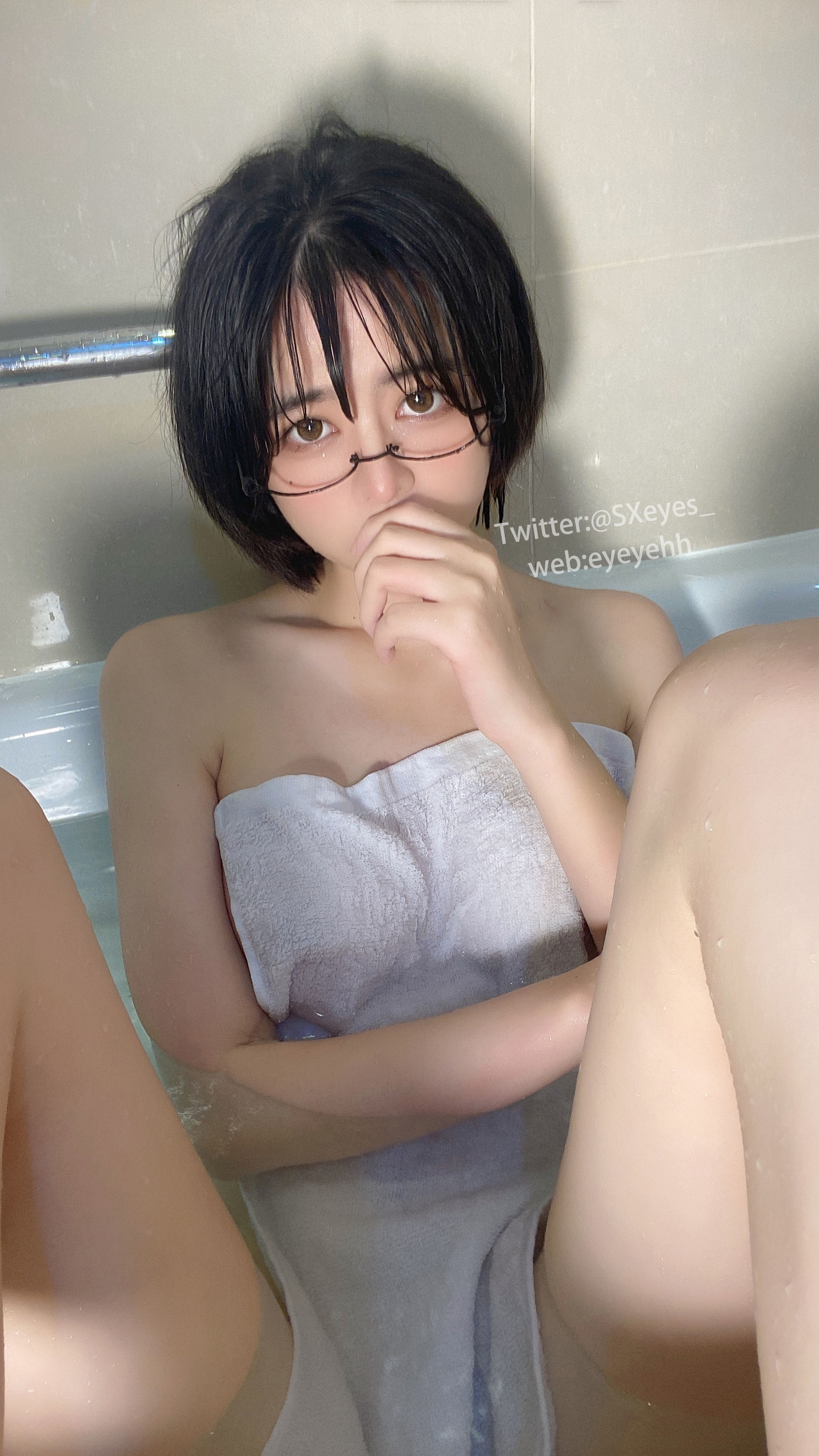 [福利COS] 萌妹子眼酱大魔王w - 风吕に入る