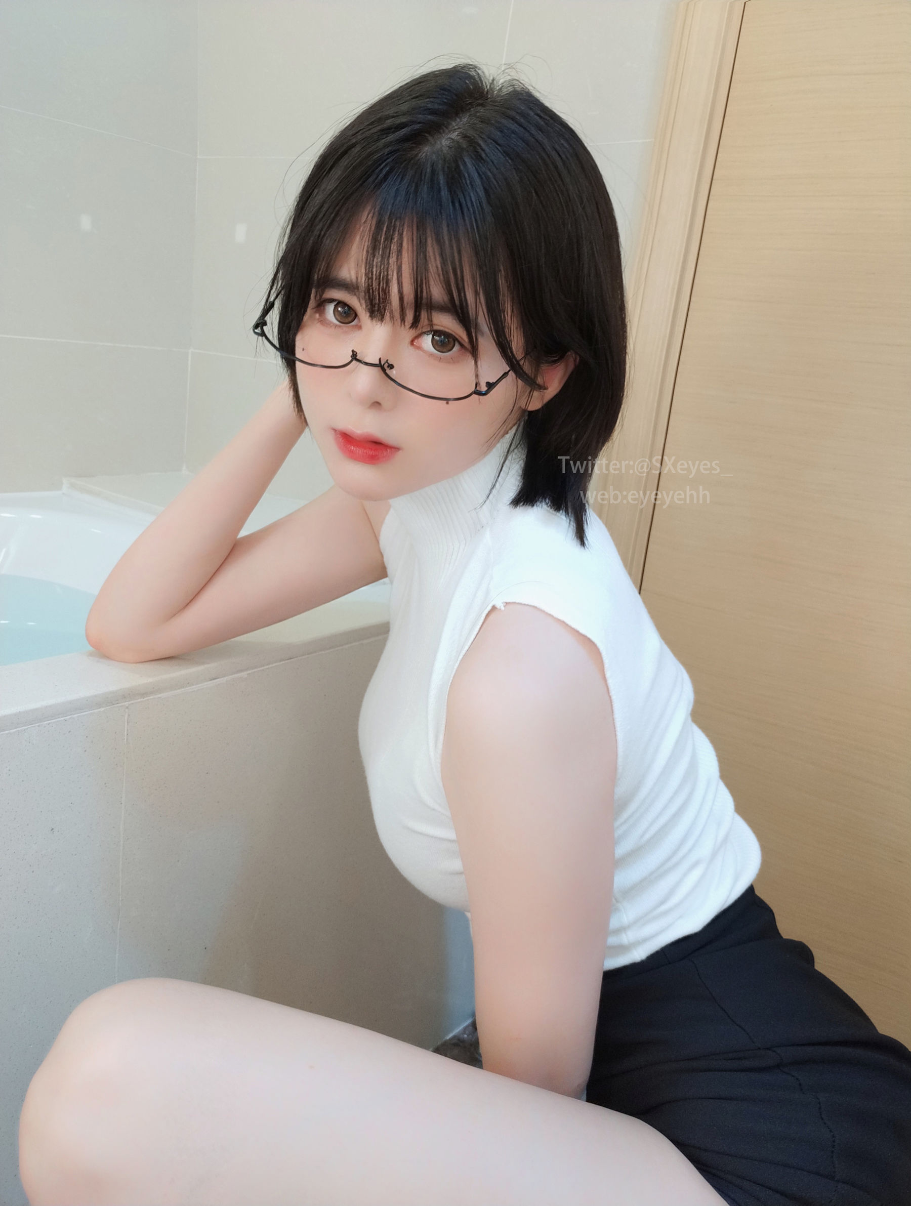 [福利COS] 萌妹子眼酱大魔王w - 风吕に入る