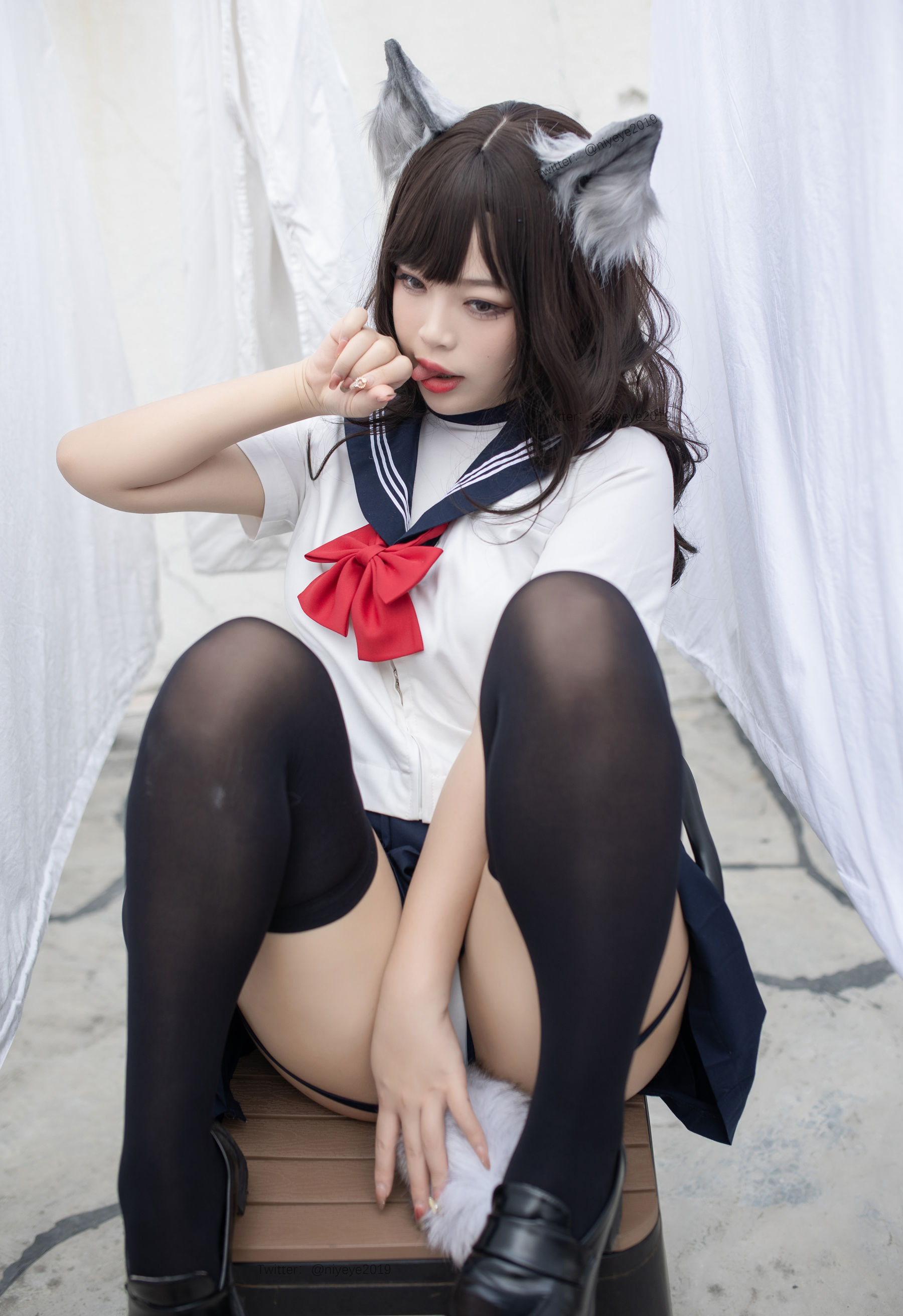 [福利COS] 萌系小姐姐-白烨- - 魅惑狼姐姐 室外