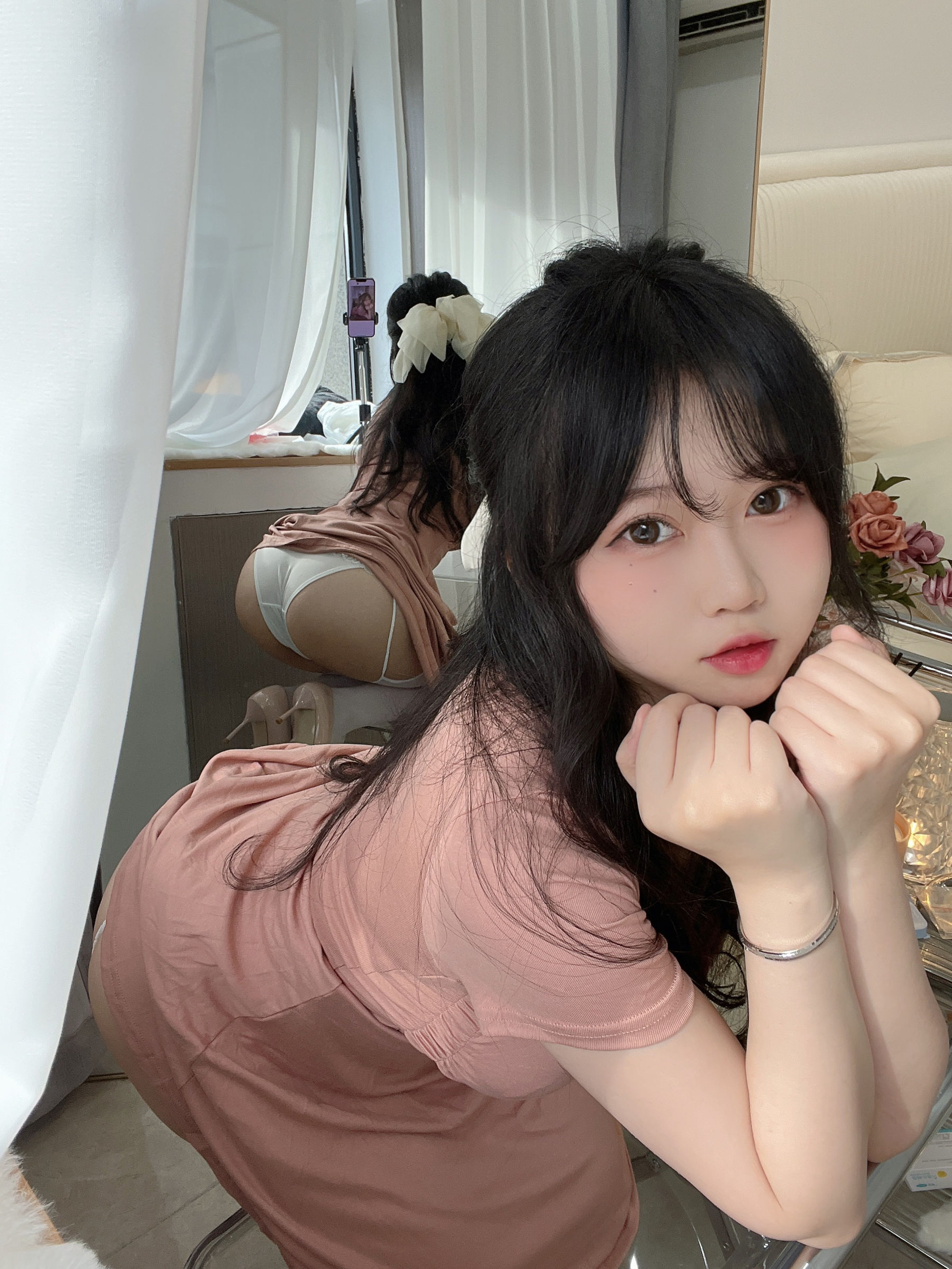 [福利COS] 蜜桃少女是依酱呀 - 人妻