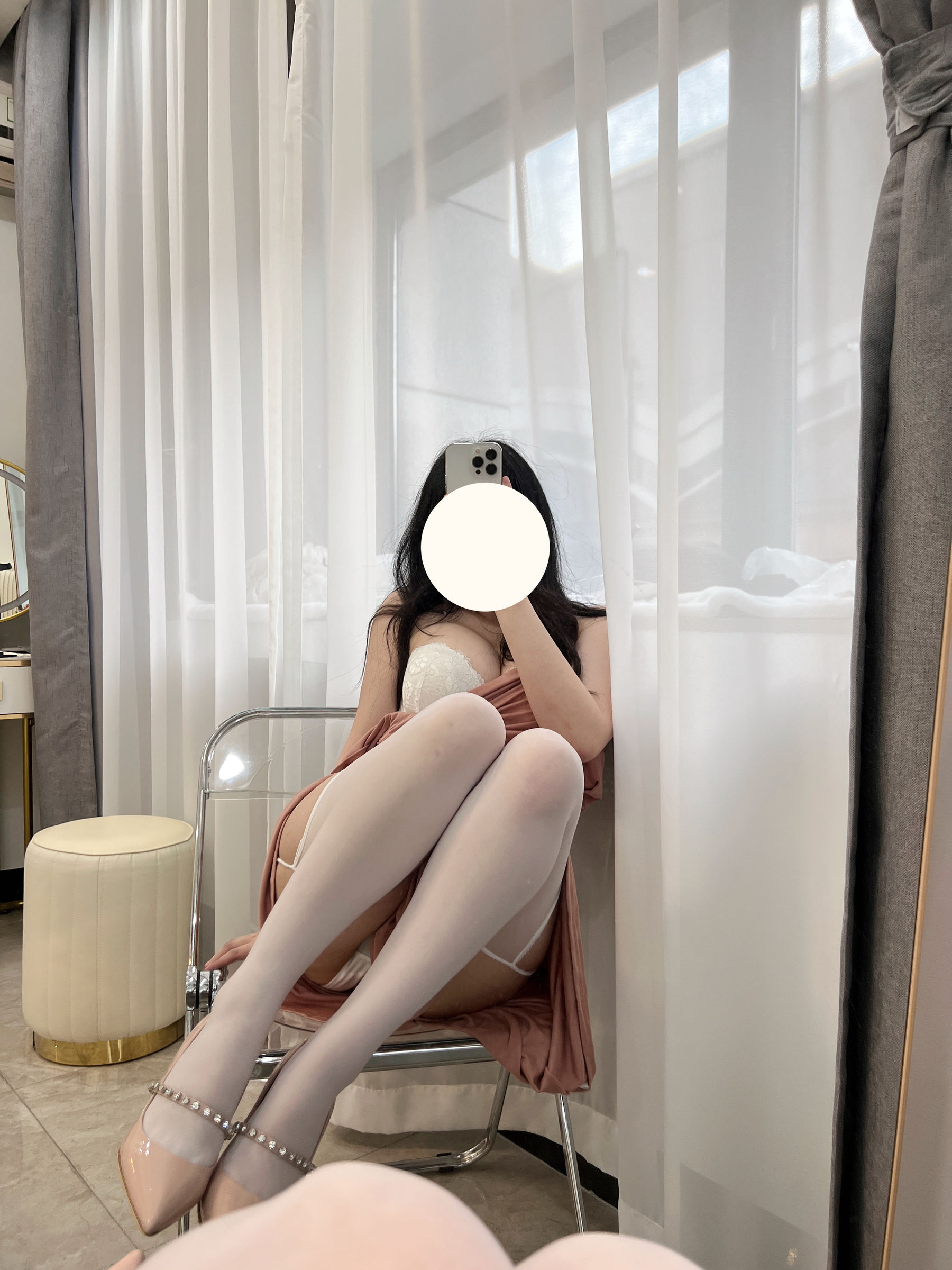 [福利COS] 蜜桃少女是依酱呀 - 人妻