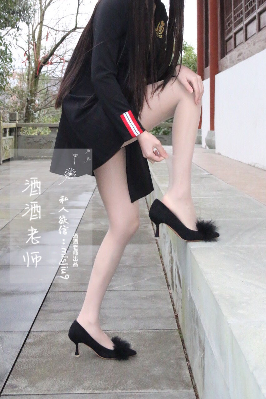 [福利COS] 酒酒老师 - 教师培训后的丝足韵事