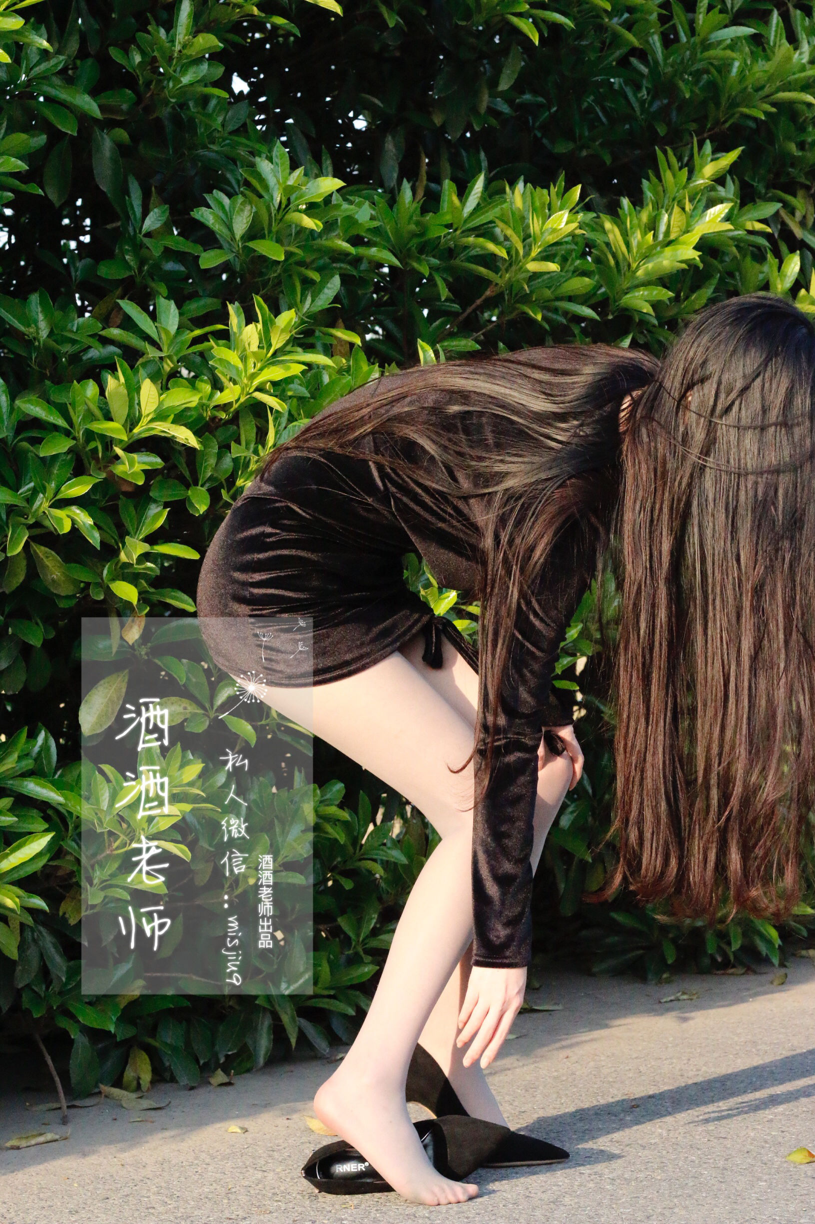 [福利COS] 酒酒老师 - 黄昏光影高跟秀