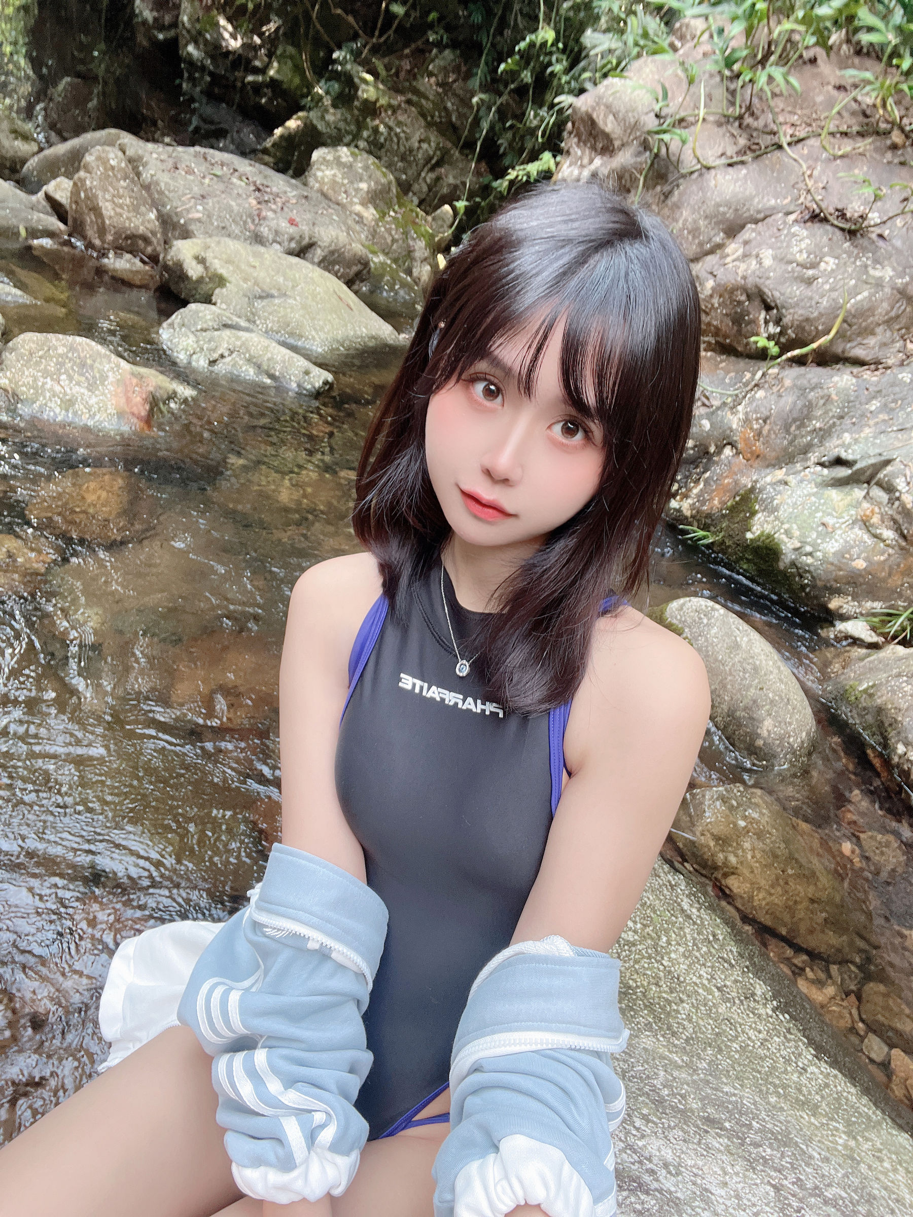 [福利COS] 阳光美少女萌芽儿o0 × 琪鸽 - 百合竞技泳衣