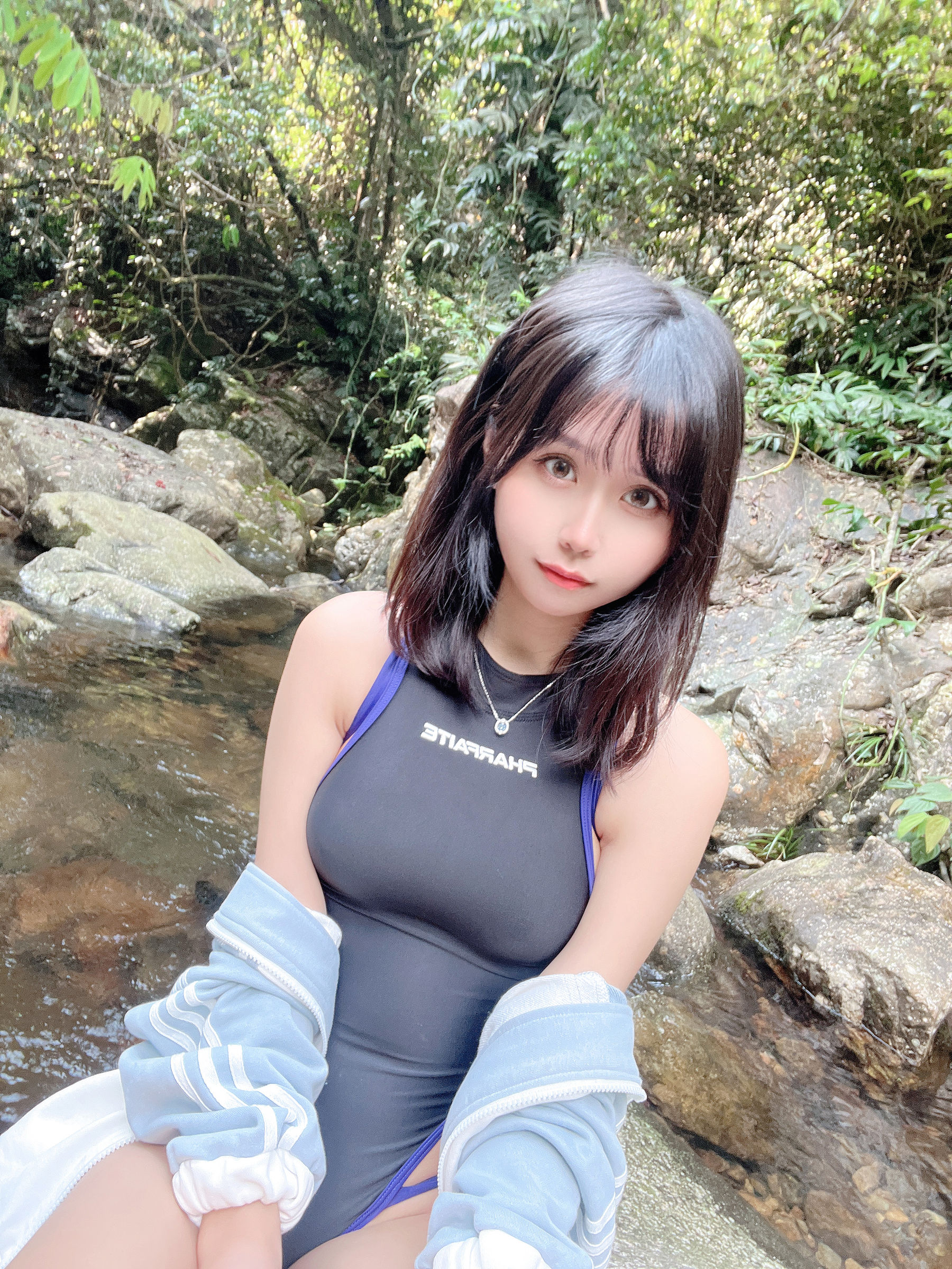 [福利COS] 阳光美少女萌芽儿o0 × 琪鸽 - 百合竞技泳衣