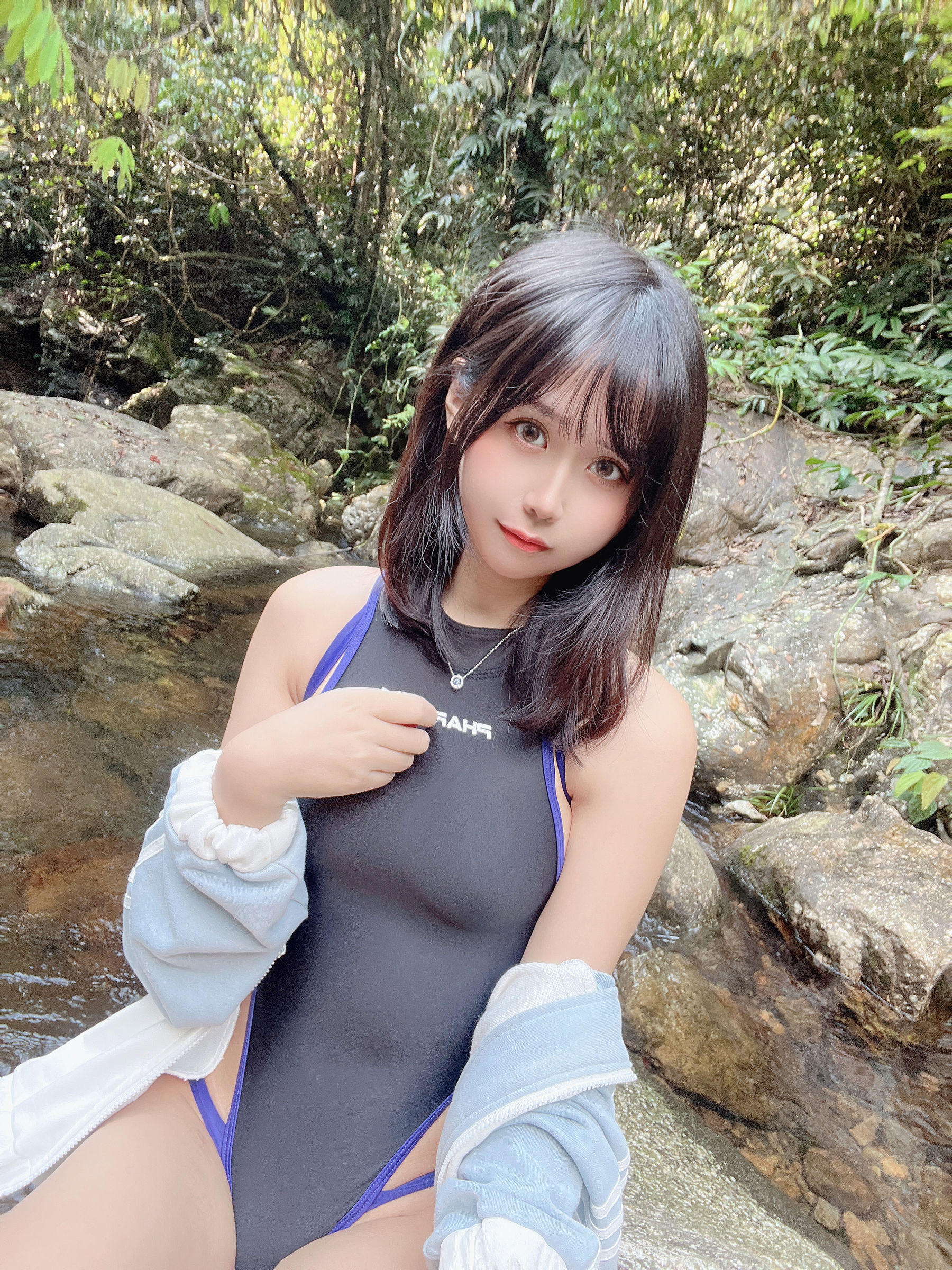 [福利COS] 阳光美少女萌芽儿o0 × 琪鸽 - 百合竞技泳衣