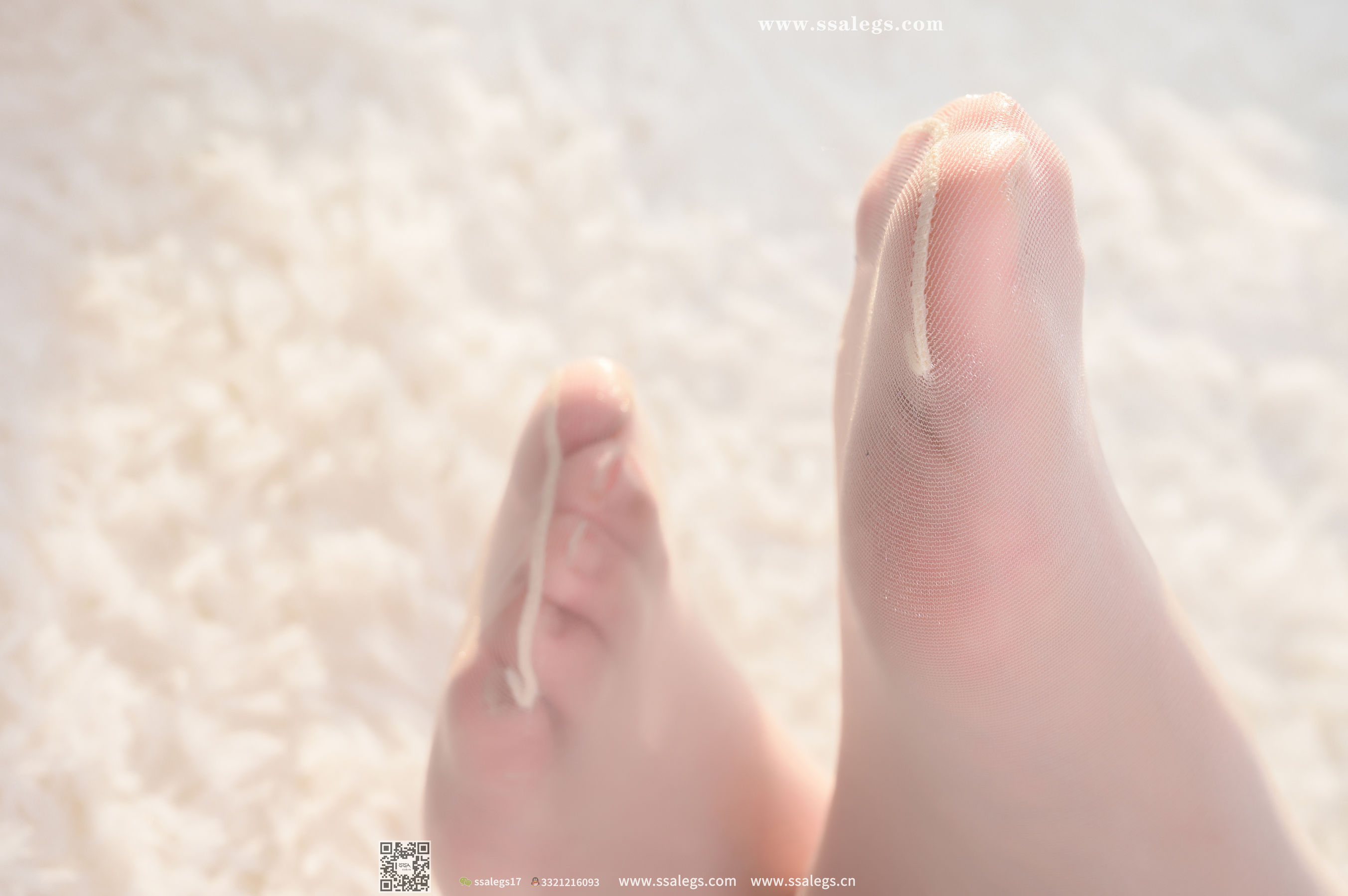 [SSA丝社]超清写真 No.401 素素 阳光明媚的窗边亮闪闪开档肉丝(上)