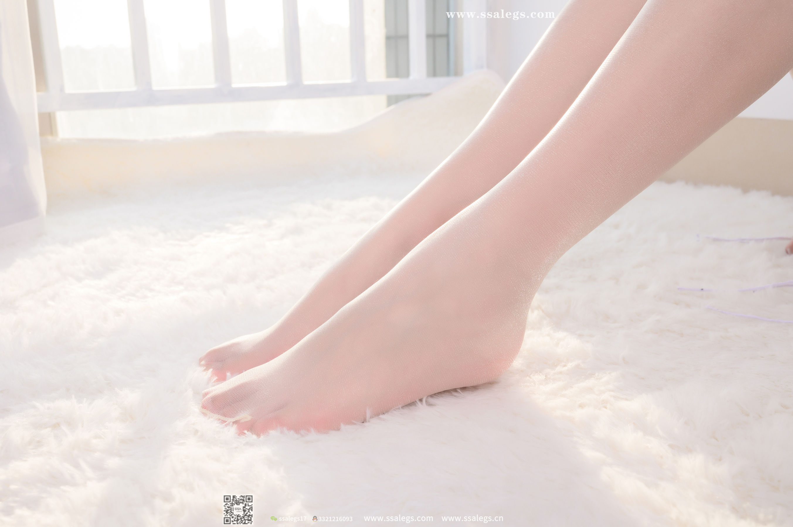 [SSA丝社]超清写真 No.401 素素 阳光明媚的窗边亮闪闪开档肉丝(上)
