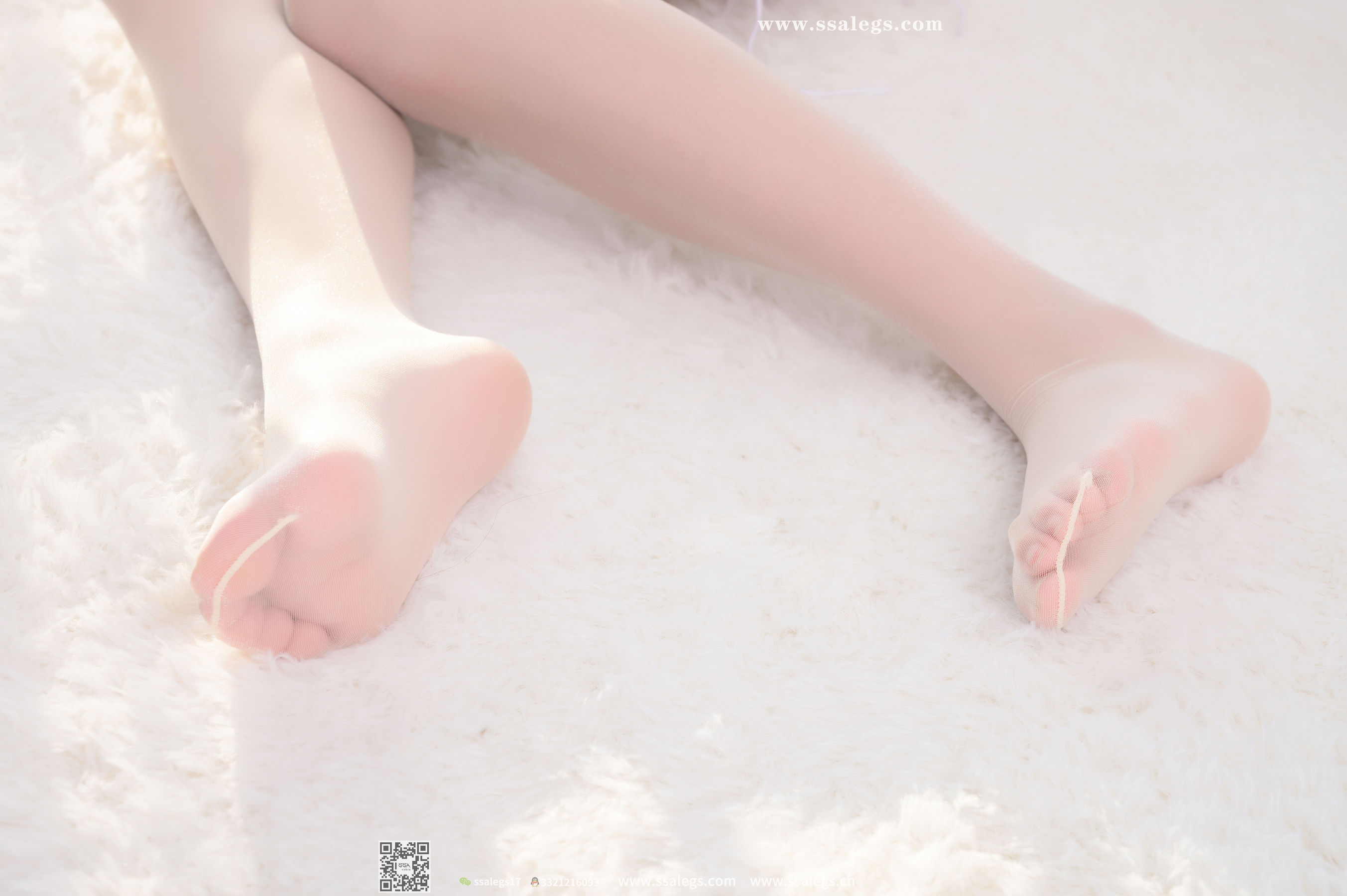 [SSA丝社]超清写真 No.401 素素 阳光明媚的窗边亮闪闪开档肉丝(上)