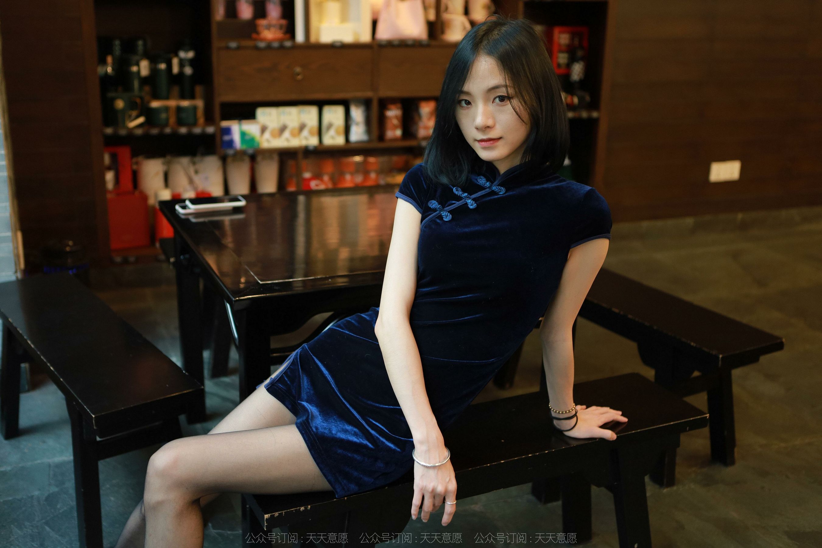 [异思趣向IESS] 模特：小六 《深蓝旗袍》