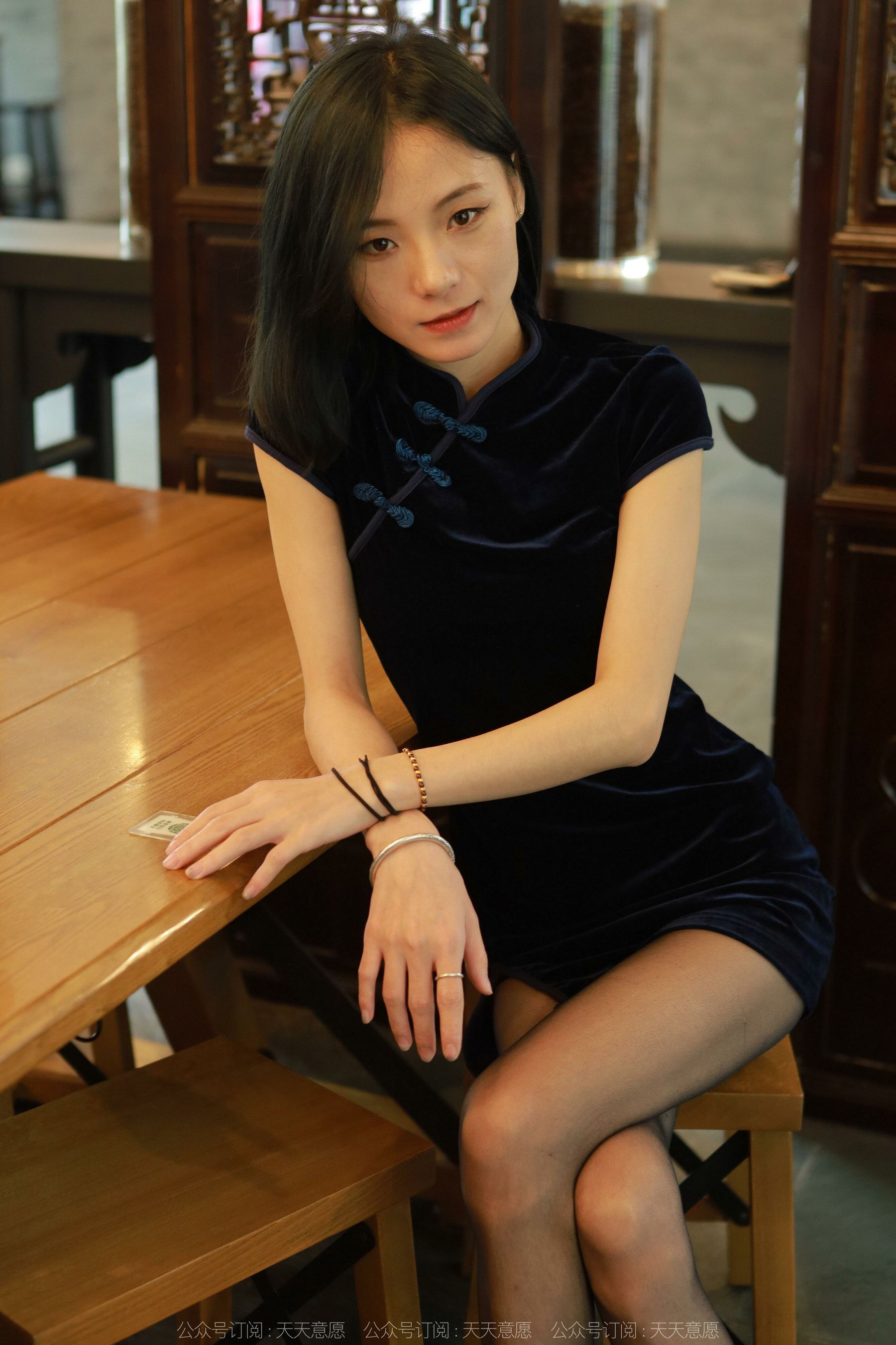 [异思趣向IESS] 模特：小六 《深蓝旗袍》