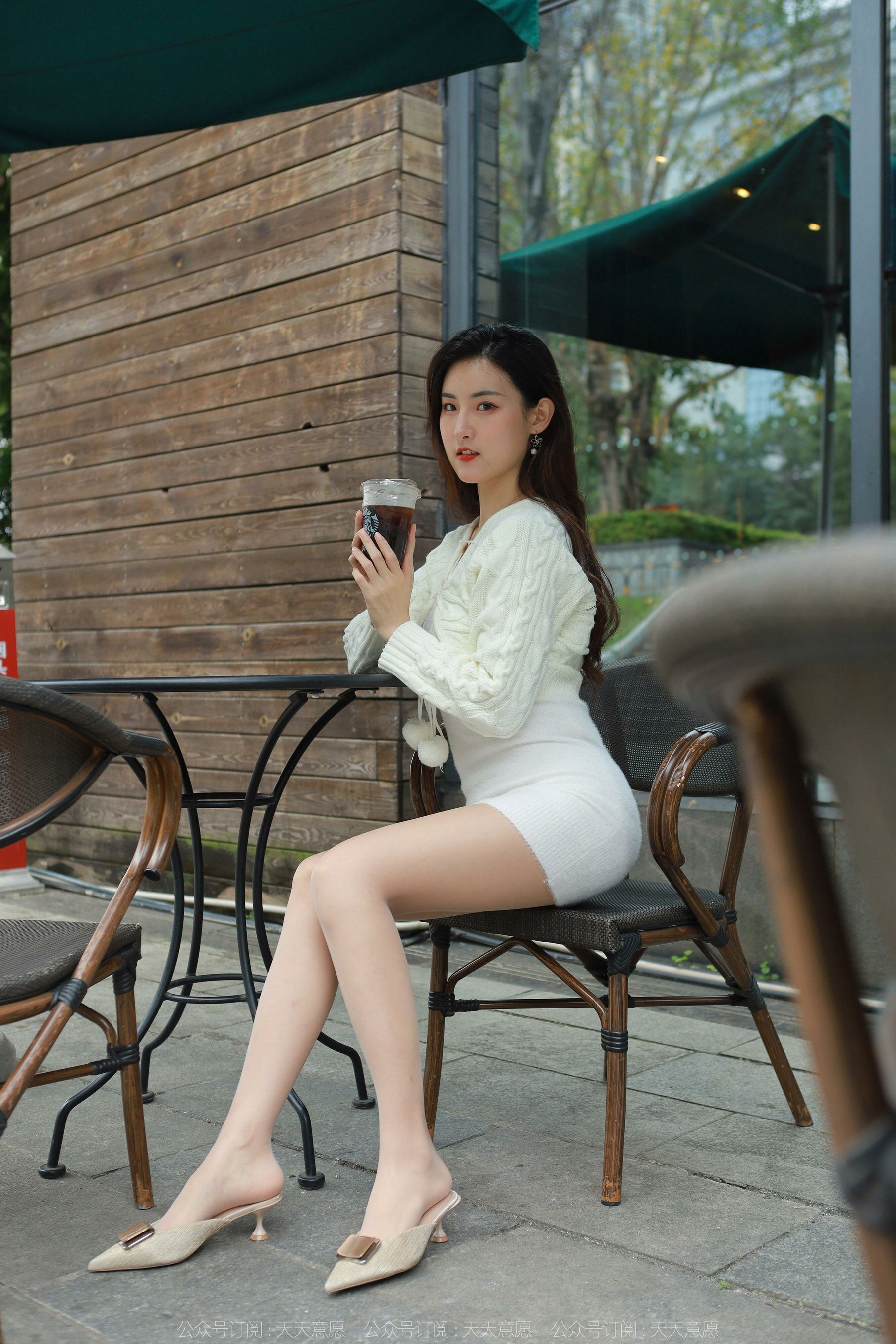 [异思趣向IESS] 模特：小宝 《白色包臀裙》