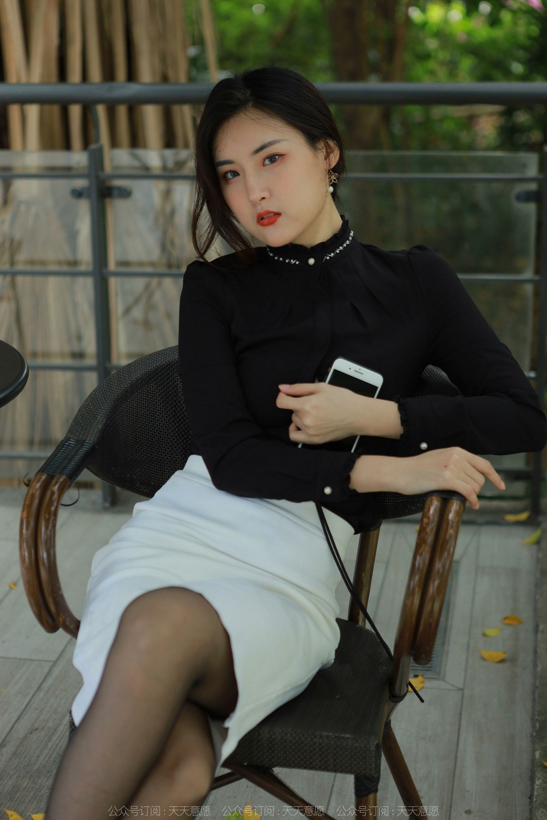[异思趣向IESS] 模特：小宝 《黑丝黑衬衣》