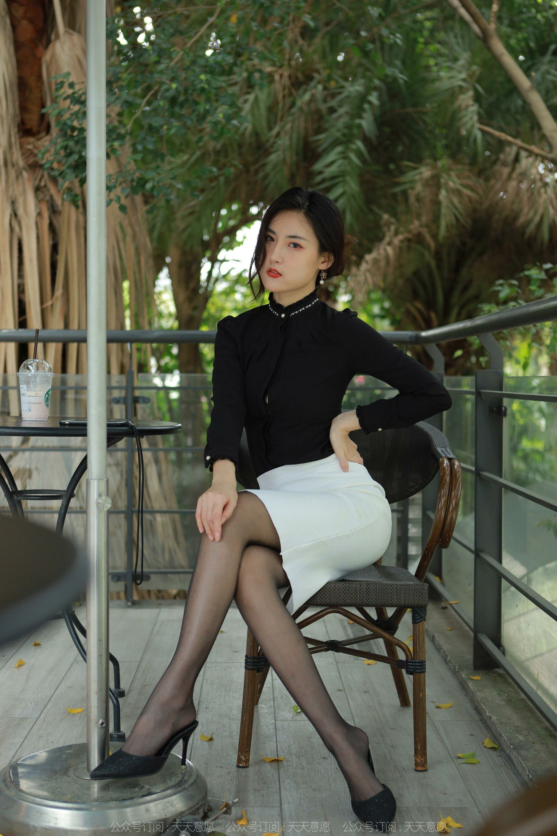 [异思趣向IESS] 模特：小宝 《黑丝黑衬衣》