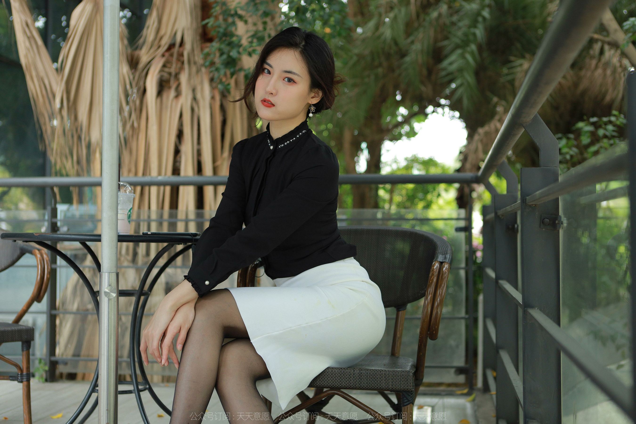 [异思趣向IESS] 模特：小宝 《黑丝黑衬衣》