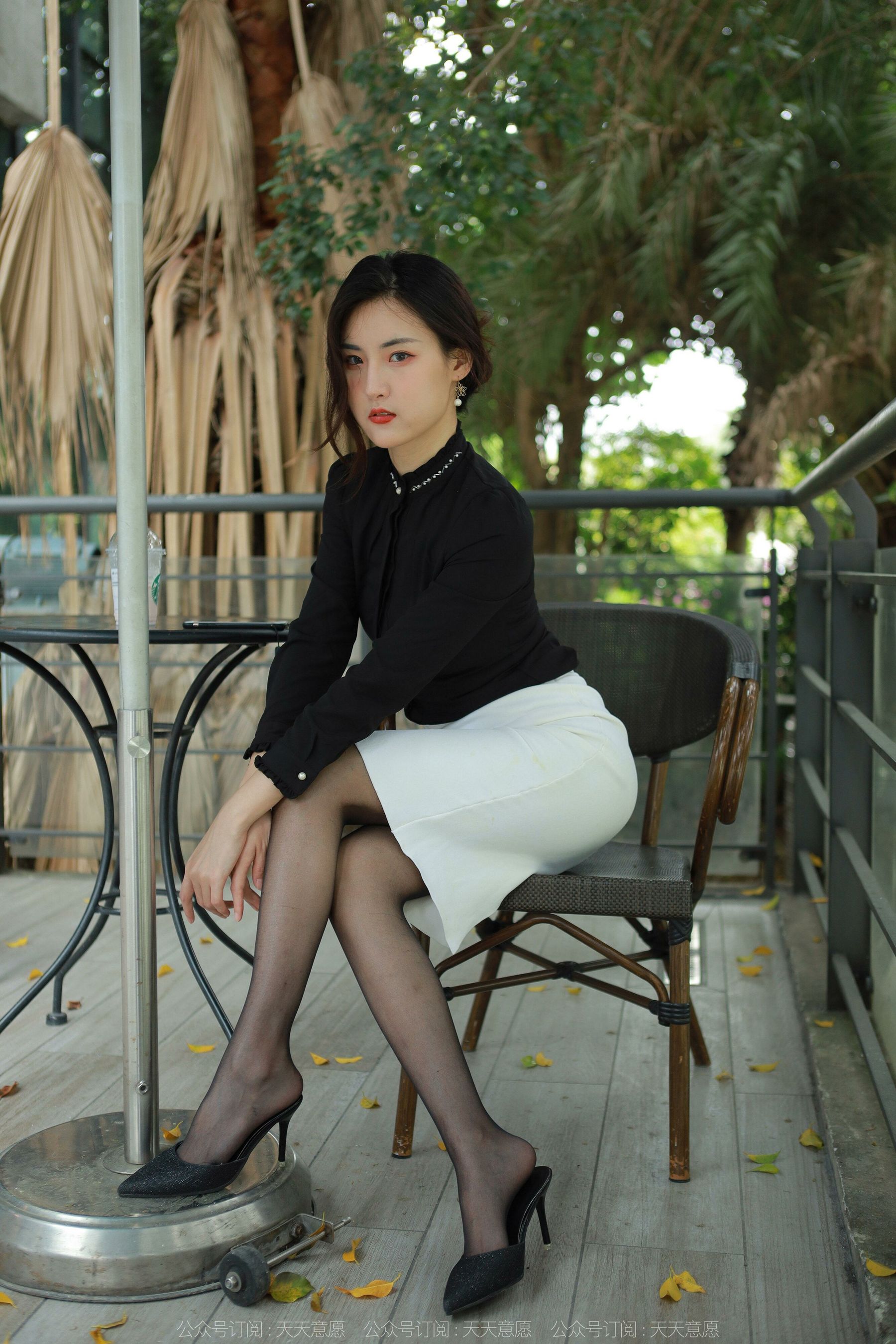[异思趣向IESS] 模特：小宝 《黑丝黑衬衣》
