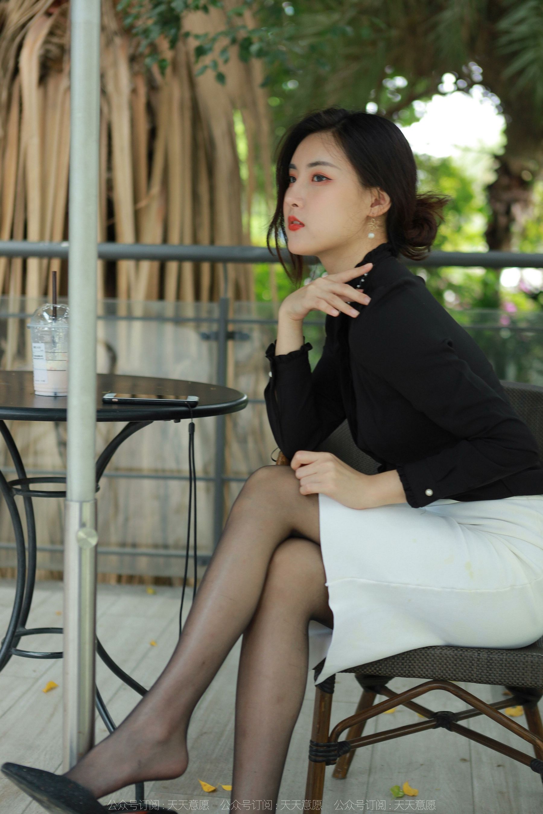 [异思趣向IESS] 模特：小宝 《黑丝黑衬衣》