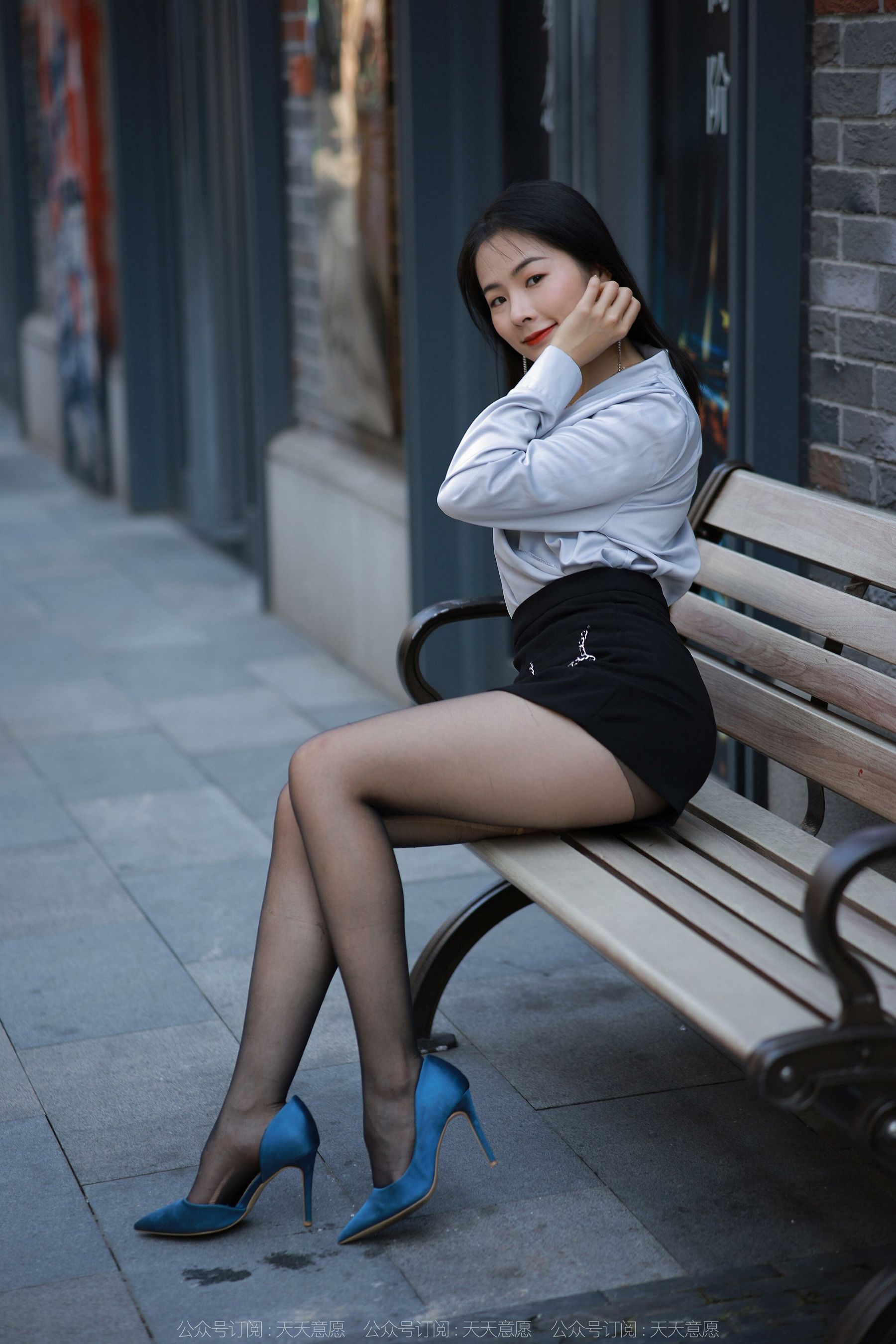[异思趣向IESS] 模特：小金 《阳光下的黑丝》