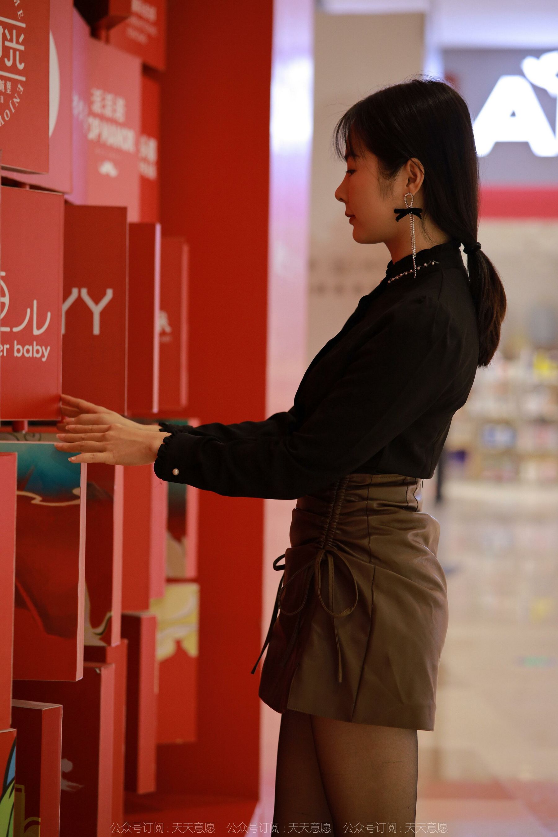 [异思趣向IESS] 模特：小金 《黑丝逛街》