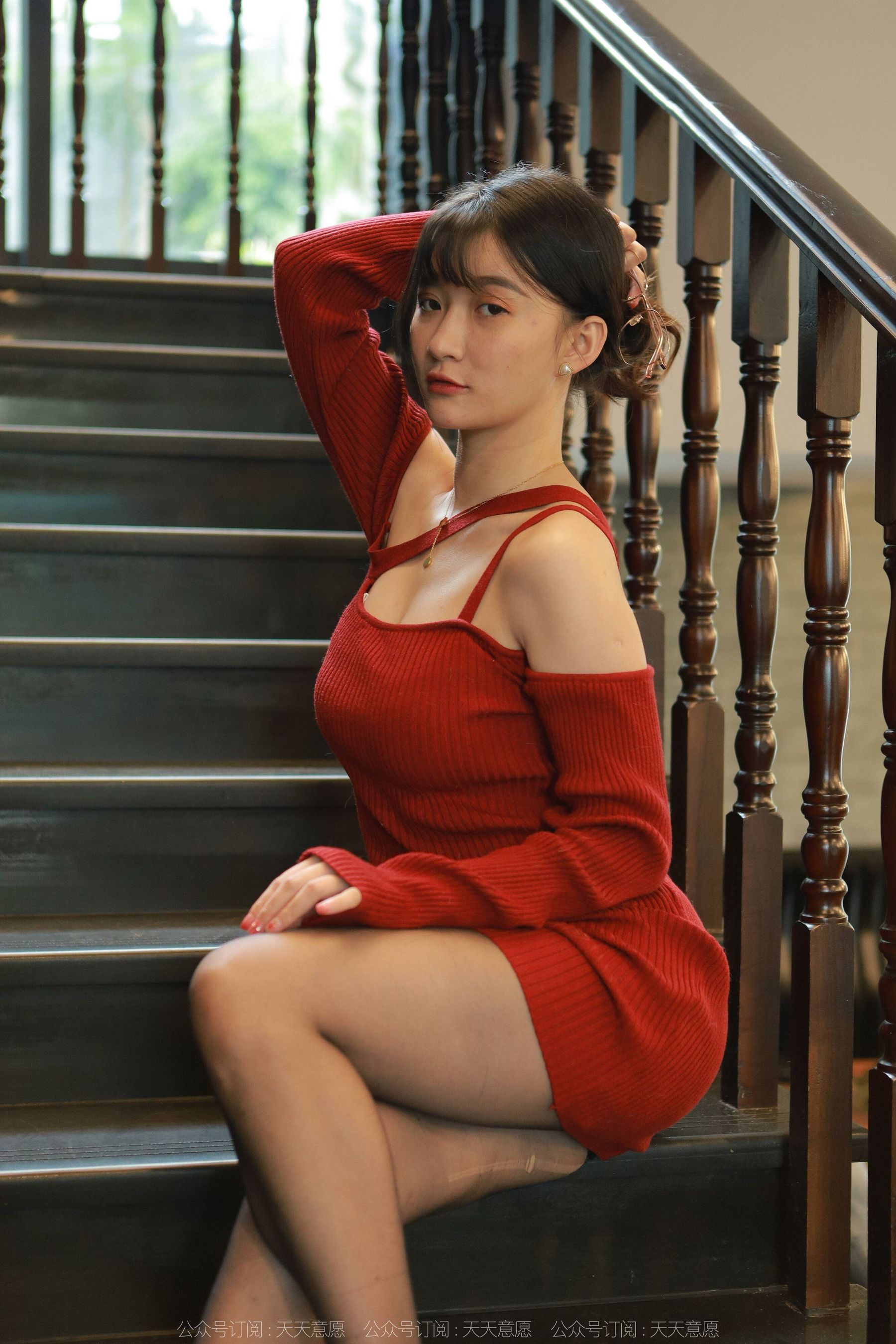 [异思趣向IESS] 模特：秋秋 《深V红裙》