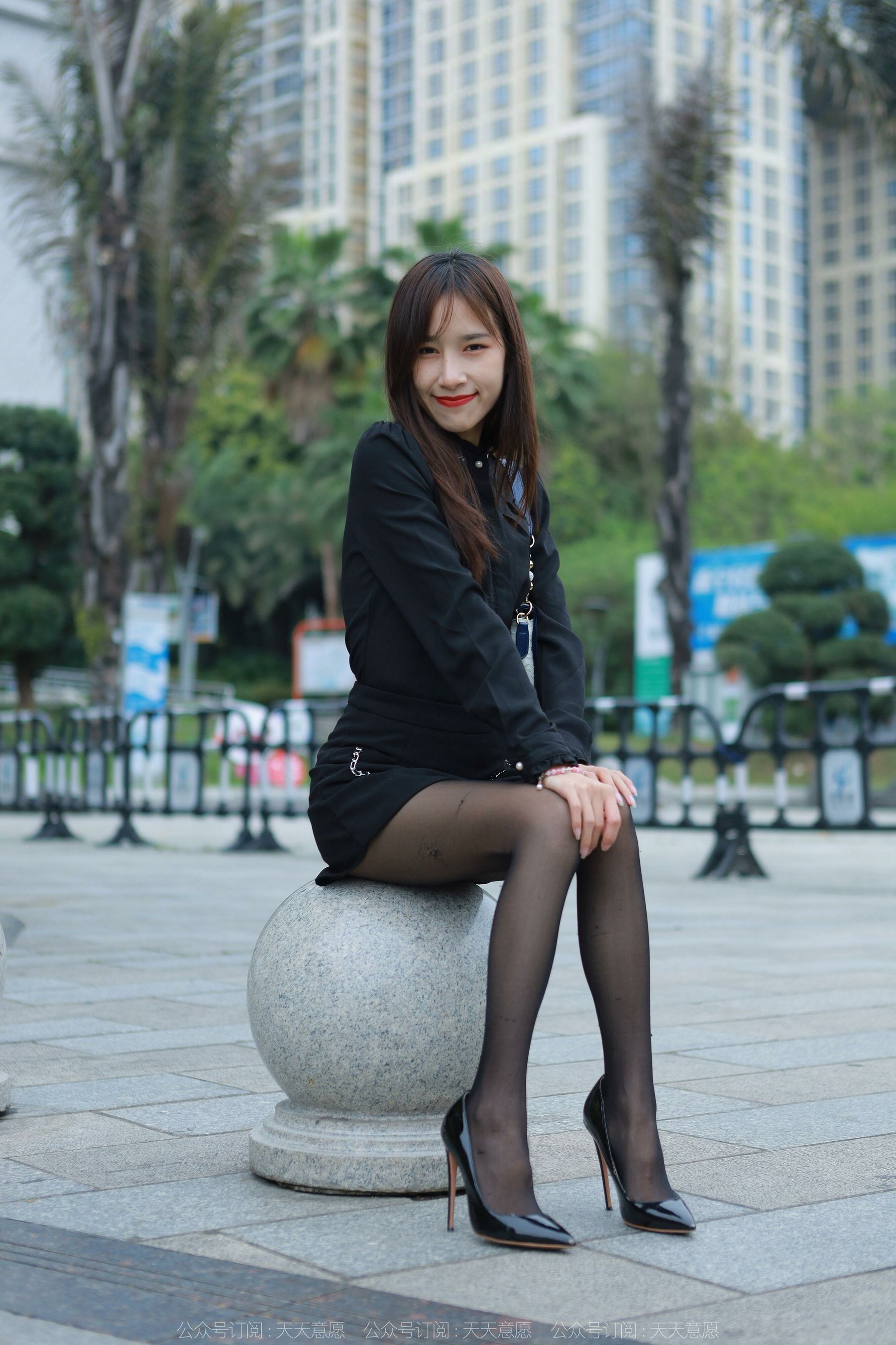 [异思趣向IESS] 模特：美子 《红唇黑丝》
