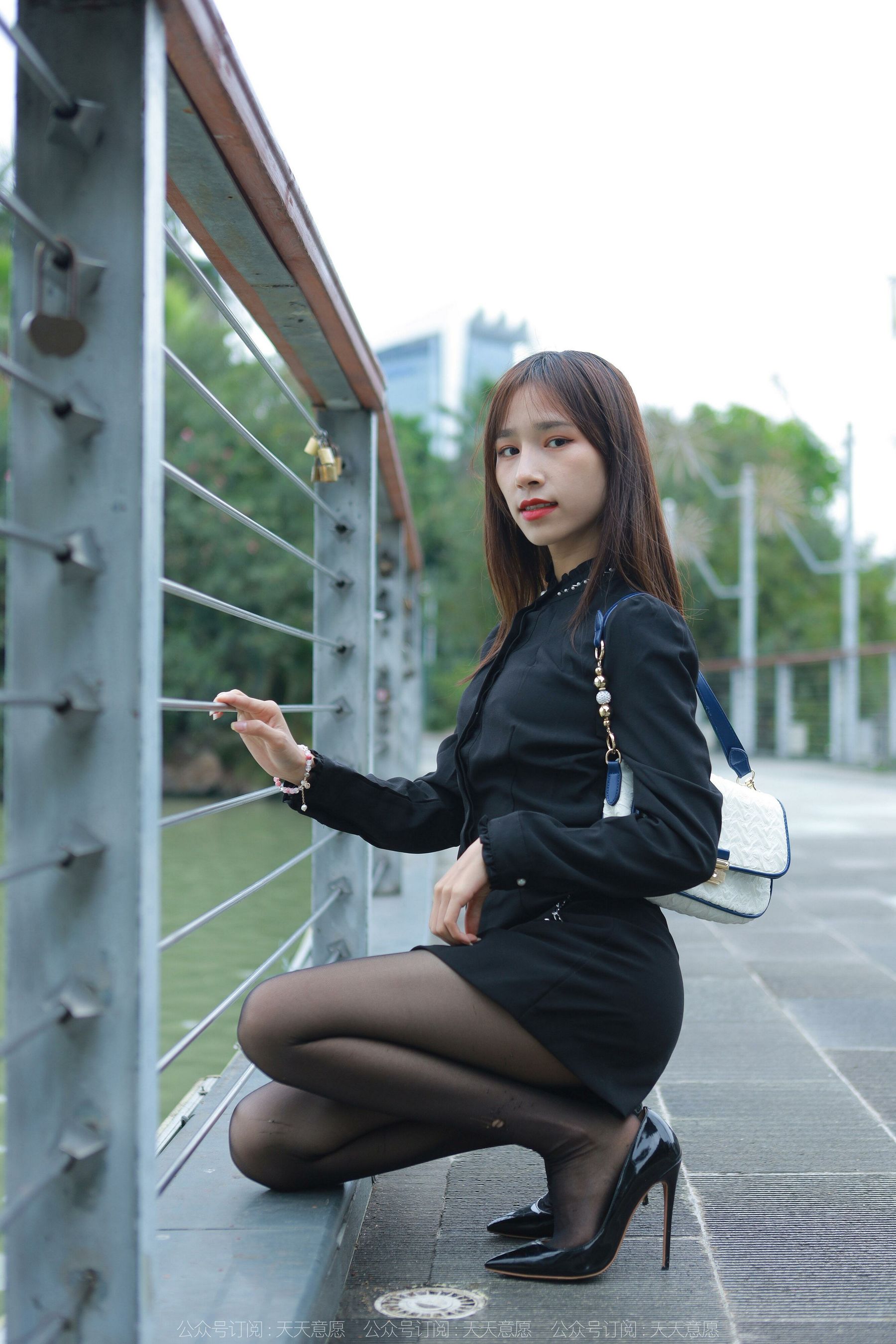[异思趣向IESS] 模特：美子 《红唇黑丝》