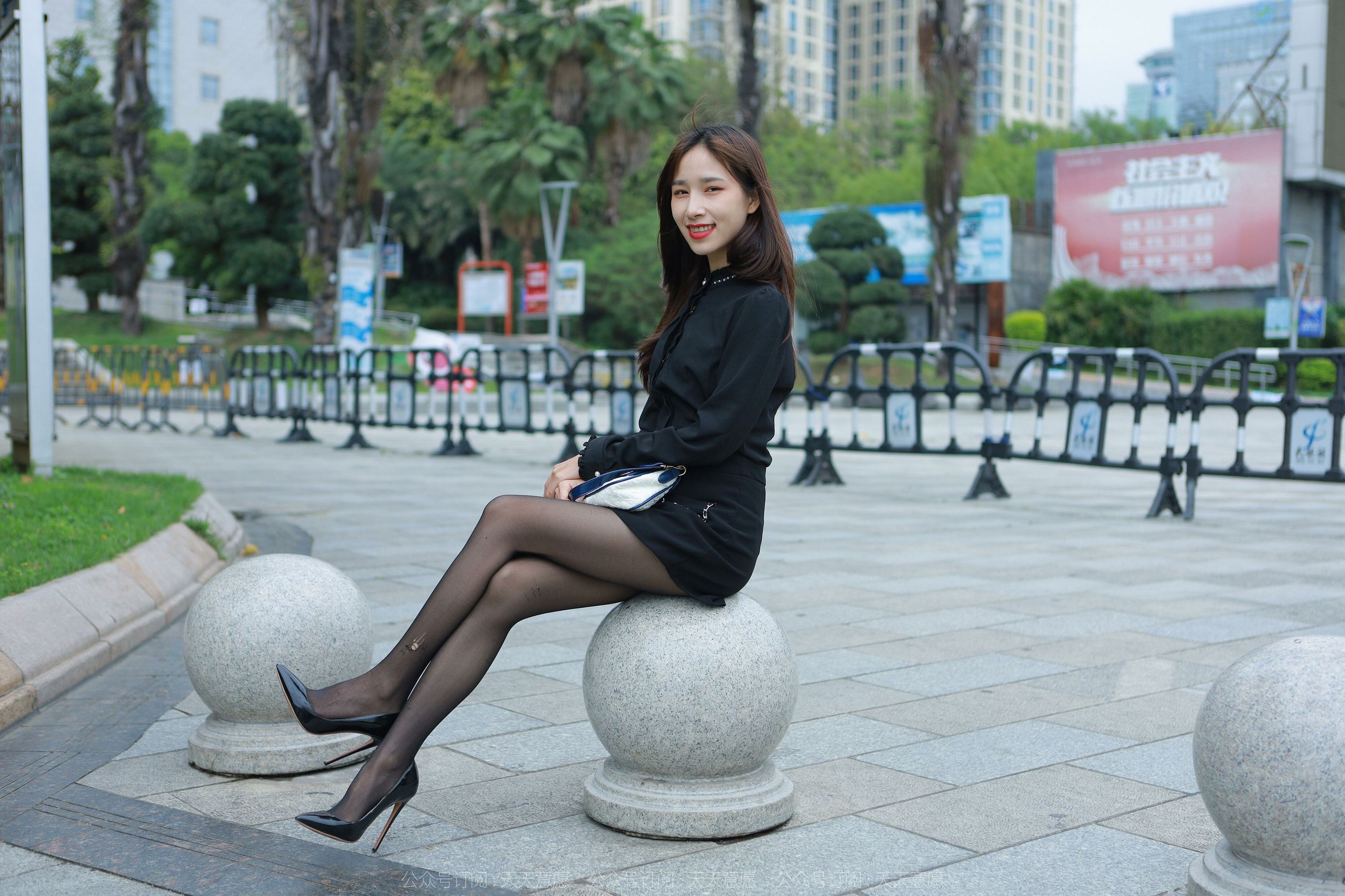[异思趣向IESS] 模特：美子 《红唇黑丝》