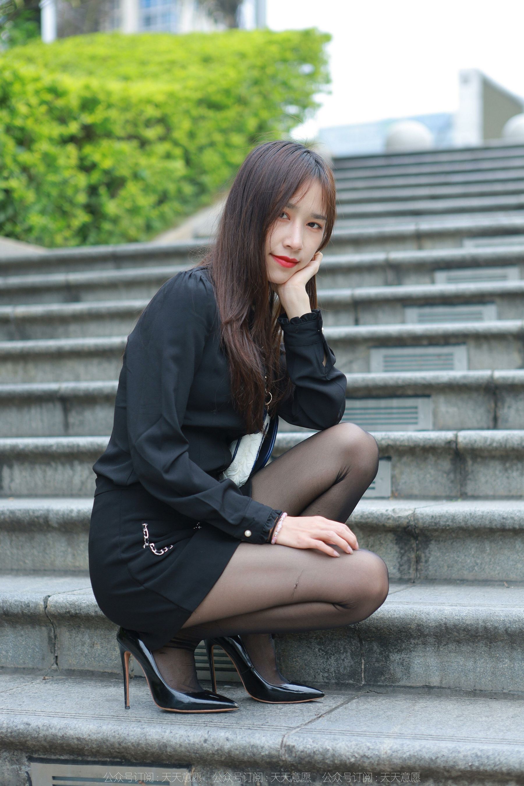 [异思趣向IESS] 模特：美子 《红唇黑丝》