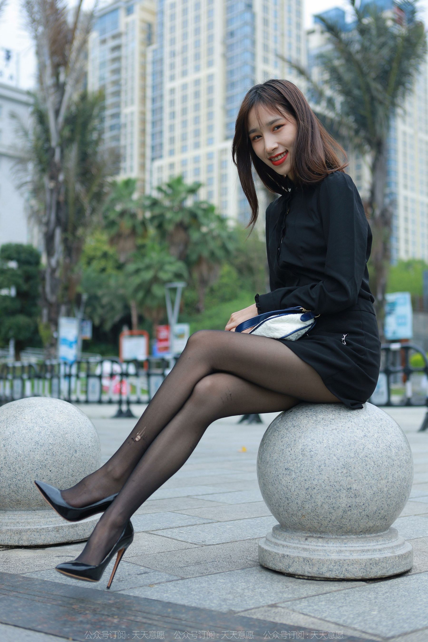 [异思趣向IESS] 模特：美子 《红唇黑丝》