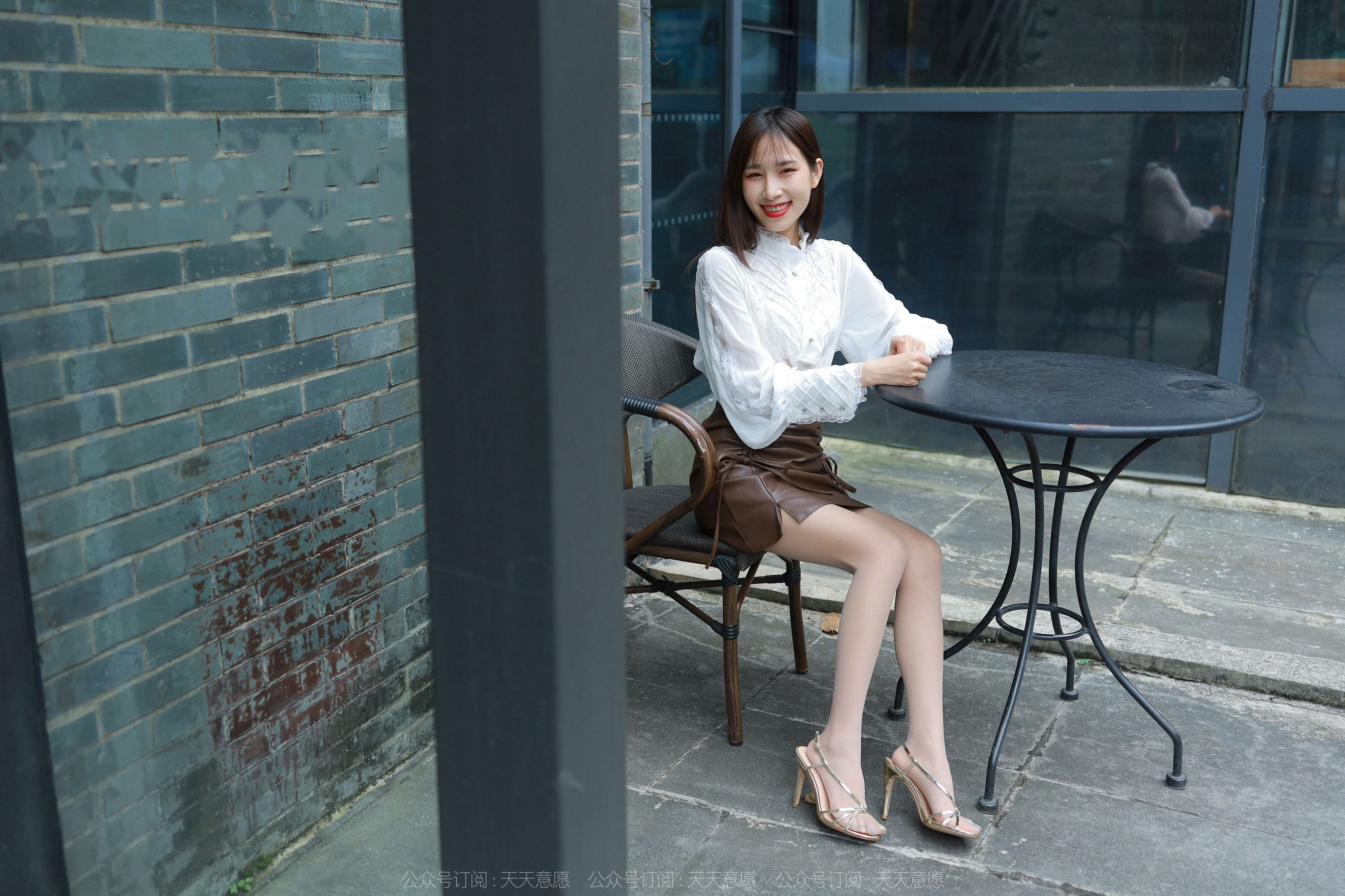 [异思趣向IESS] 模特：美子 《金色凉鞋》