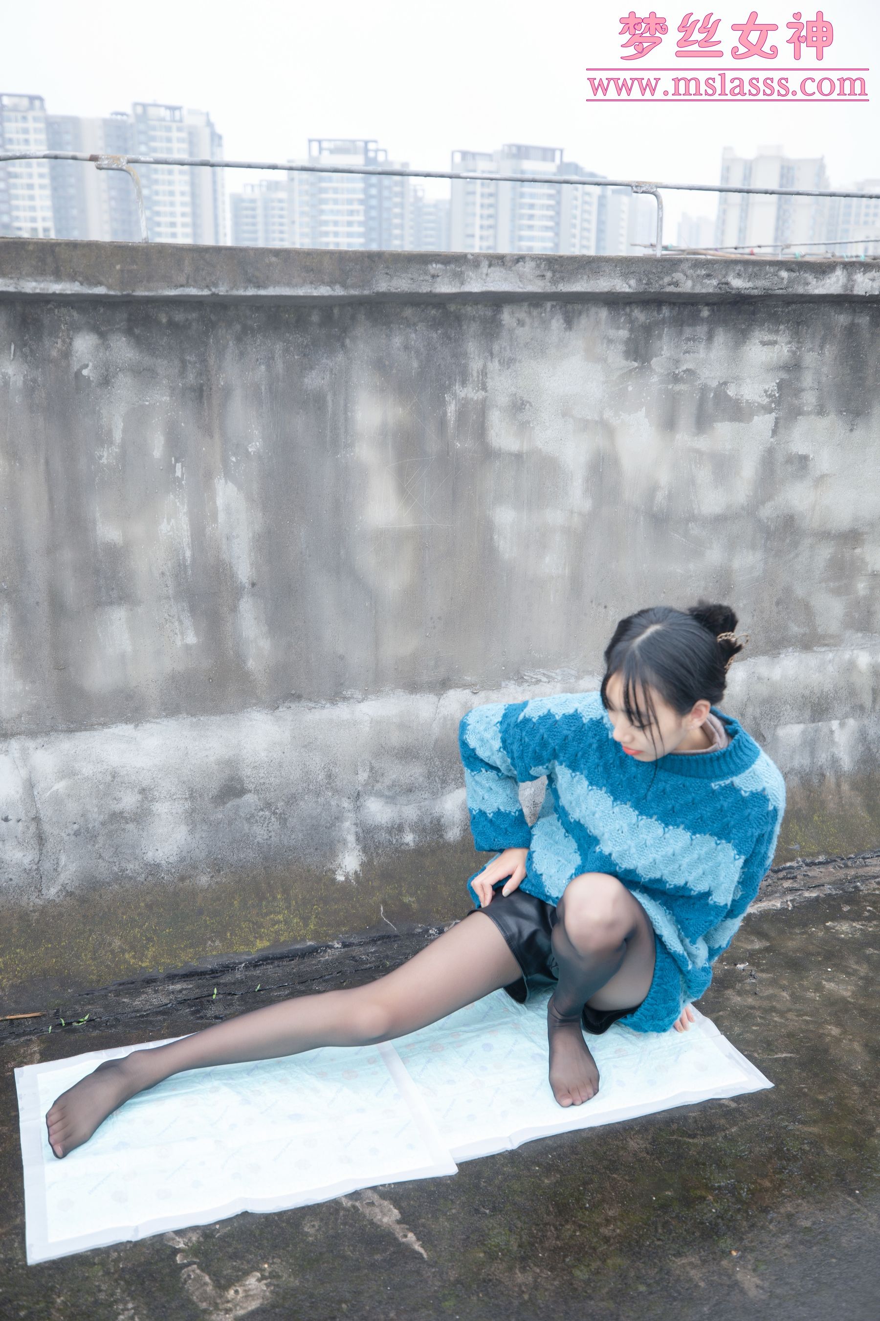 [梦丝女神MSLASS] 凌凌 靴下黑丝BY肉丝